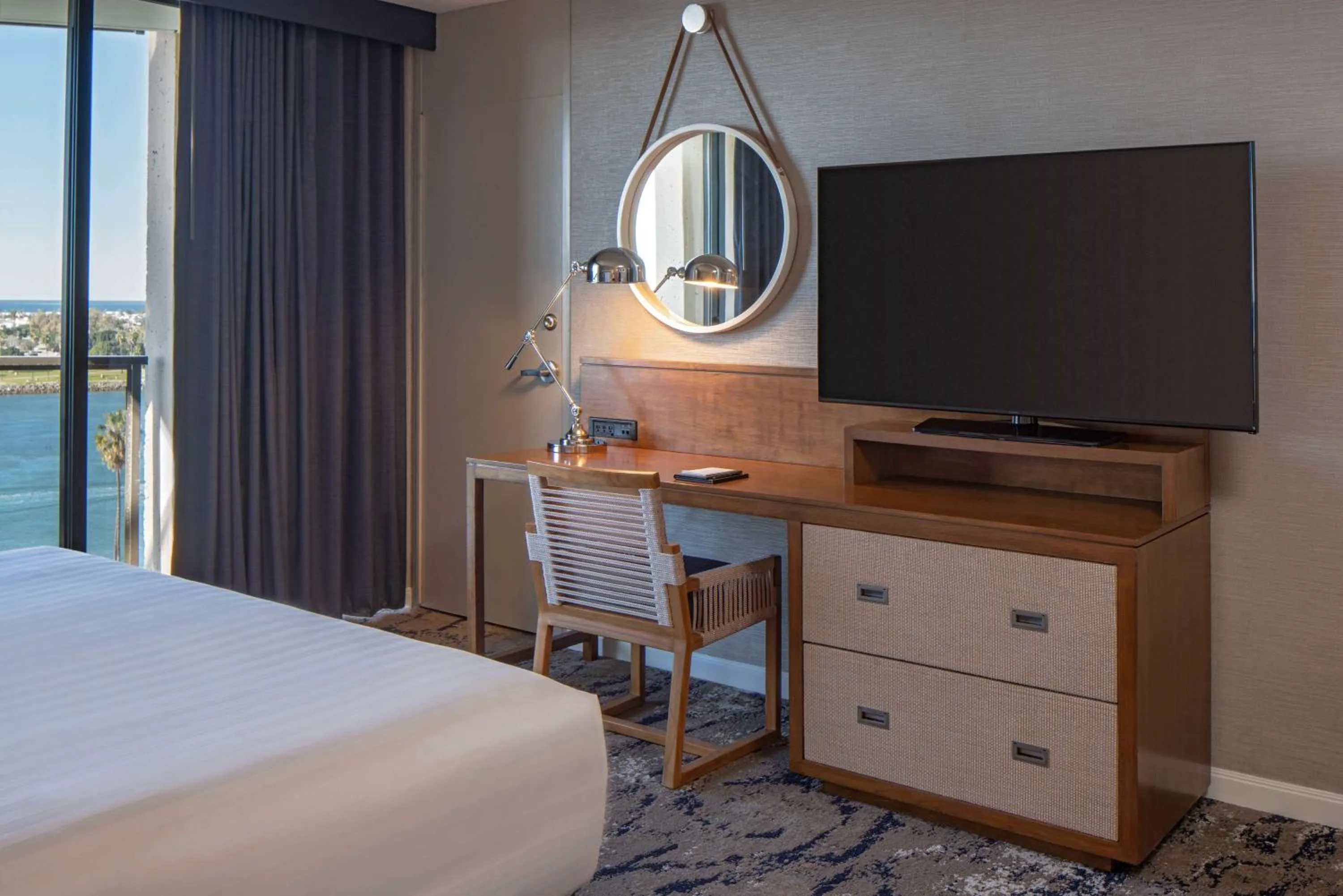 Bedroom, Bed in Hyatt Regency Mission Bay Spa and Marina