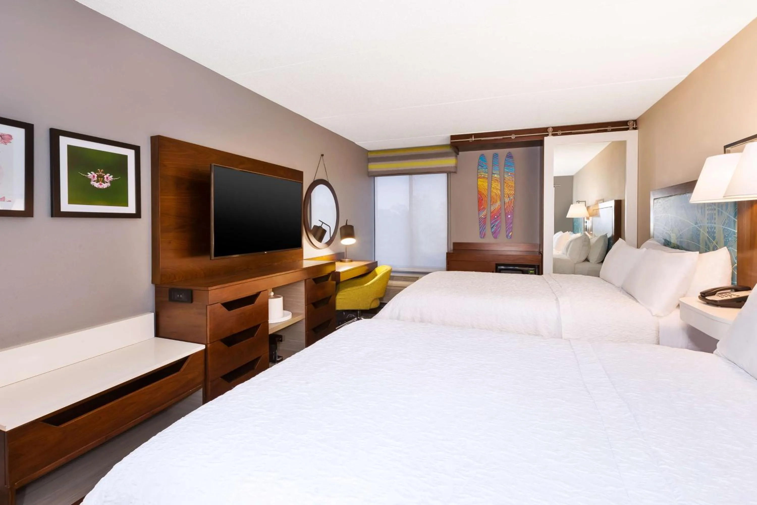 Bedroom, Bed in Hampton Inn Traverse City