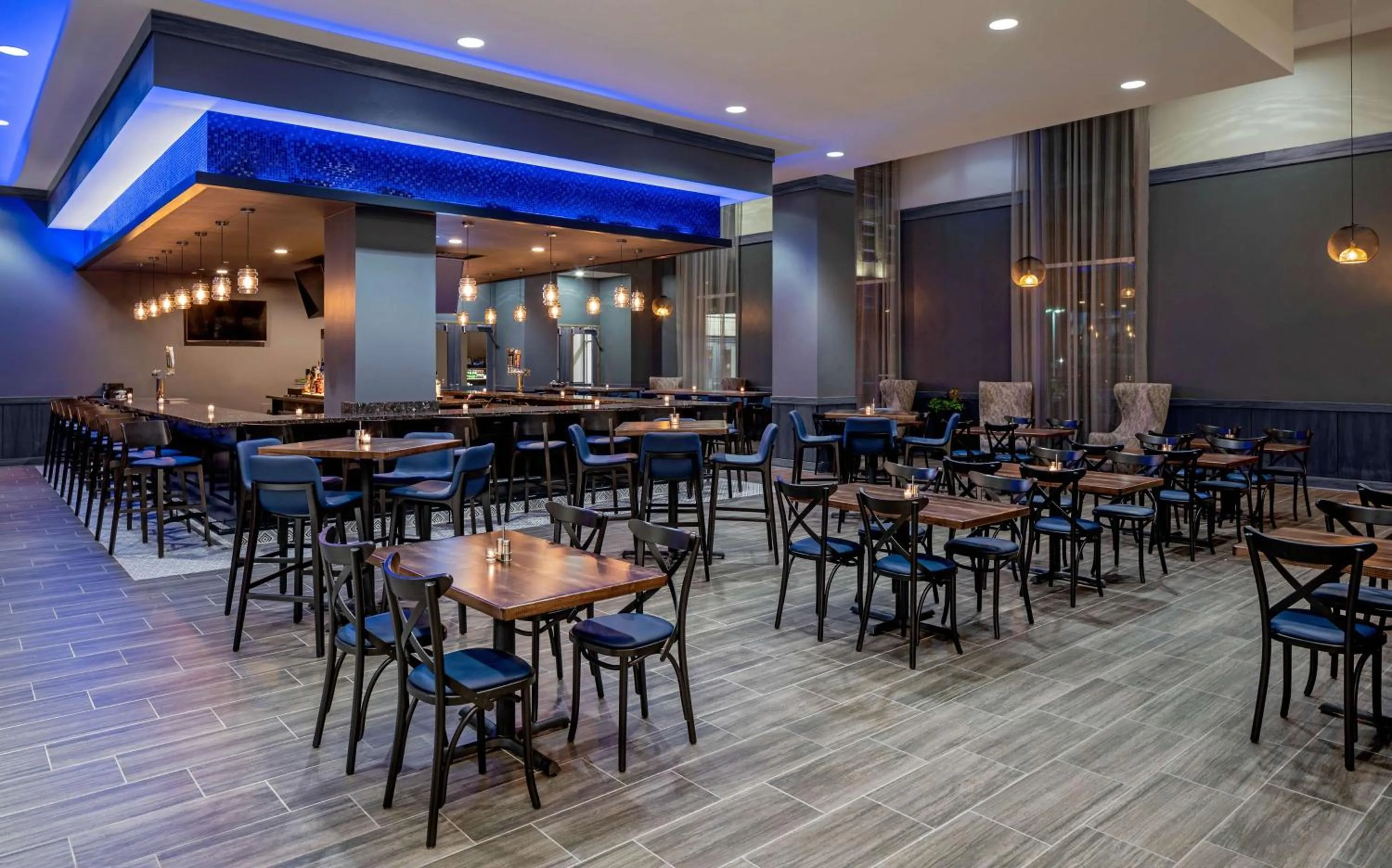 Lounge or bar in Hilton Shreveport