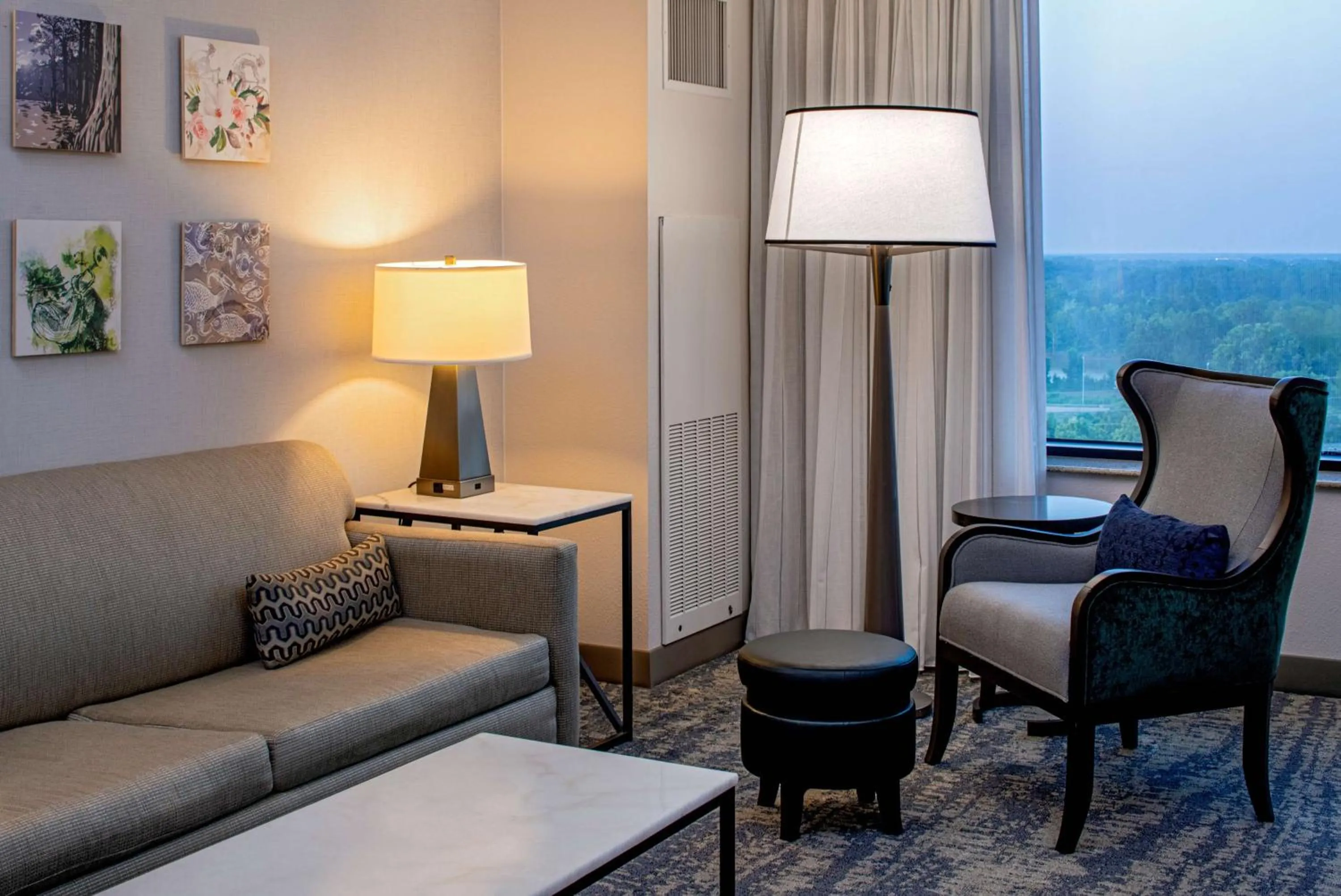 Living room in Hilton Shreveport