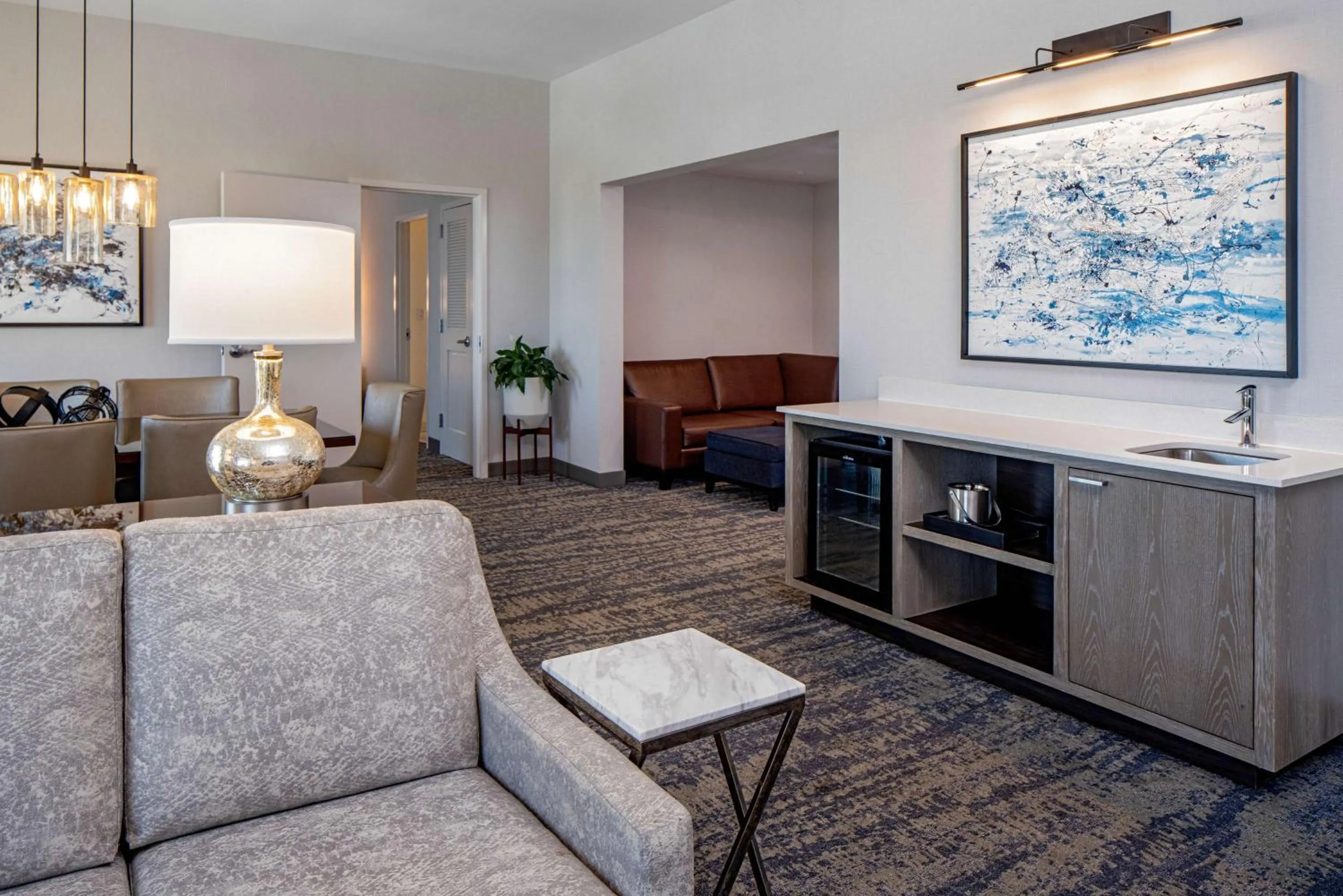 Living room in Hilton Shreveport