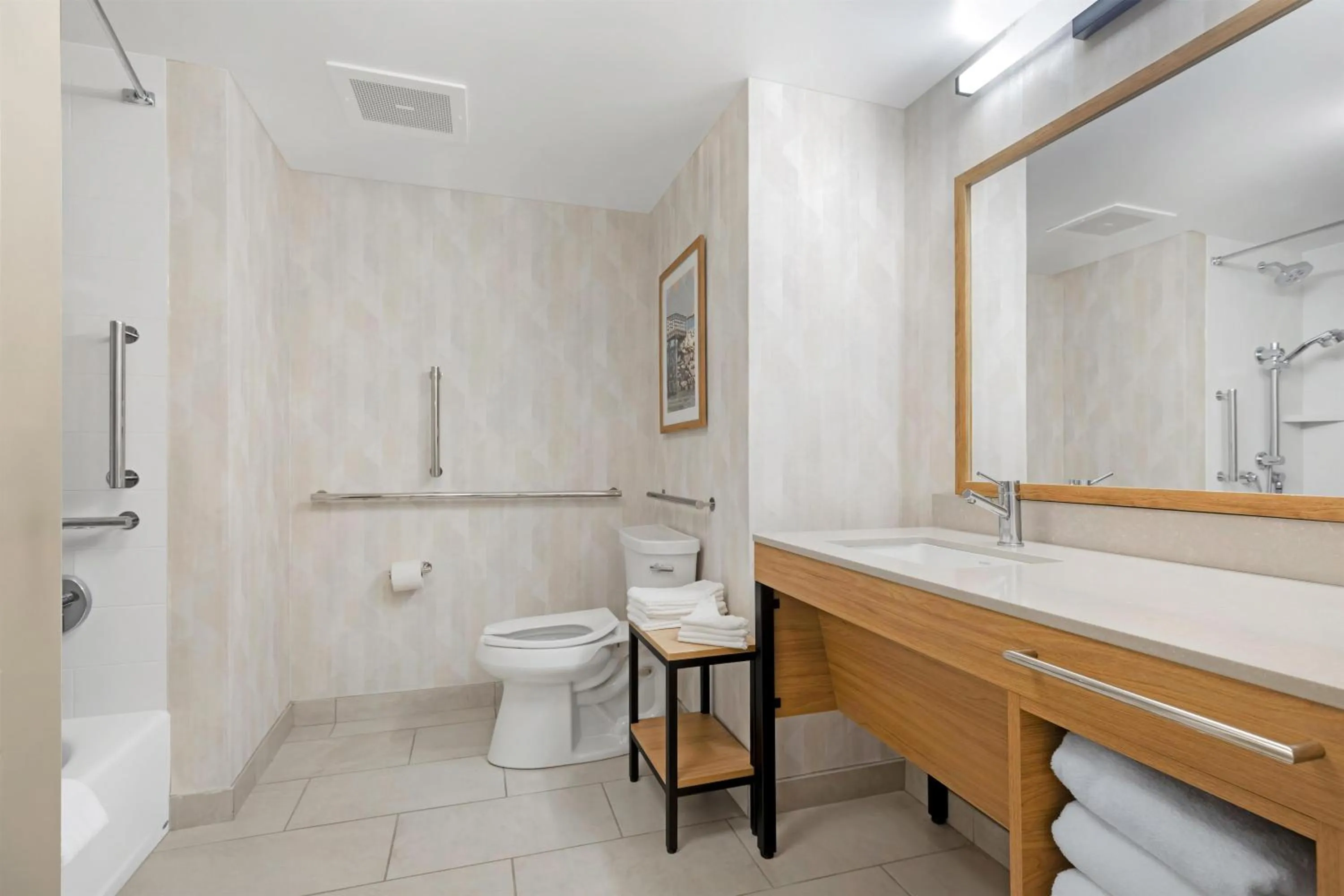 Bathroom in Hampton Inn & Suites by Hilton Plymouth