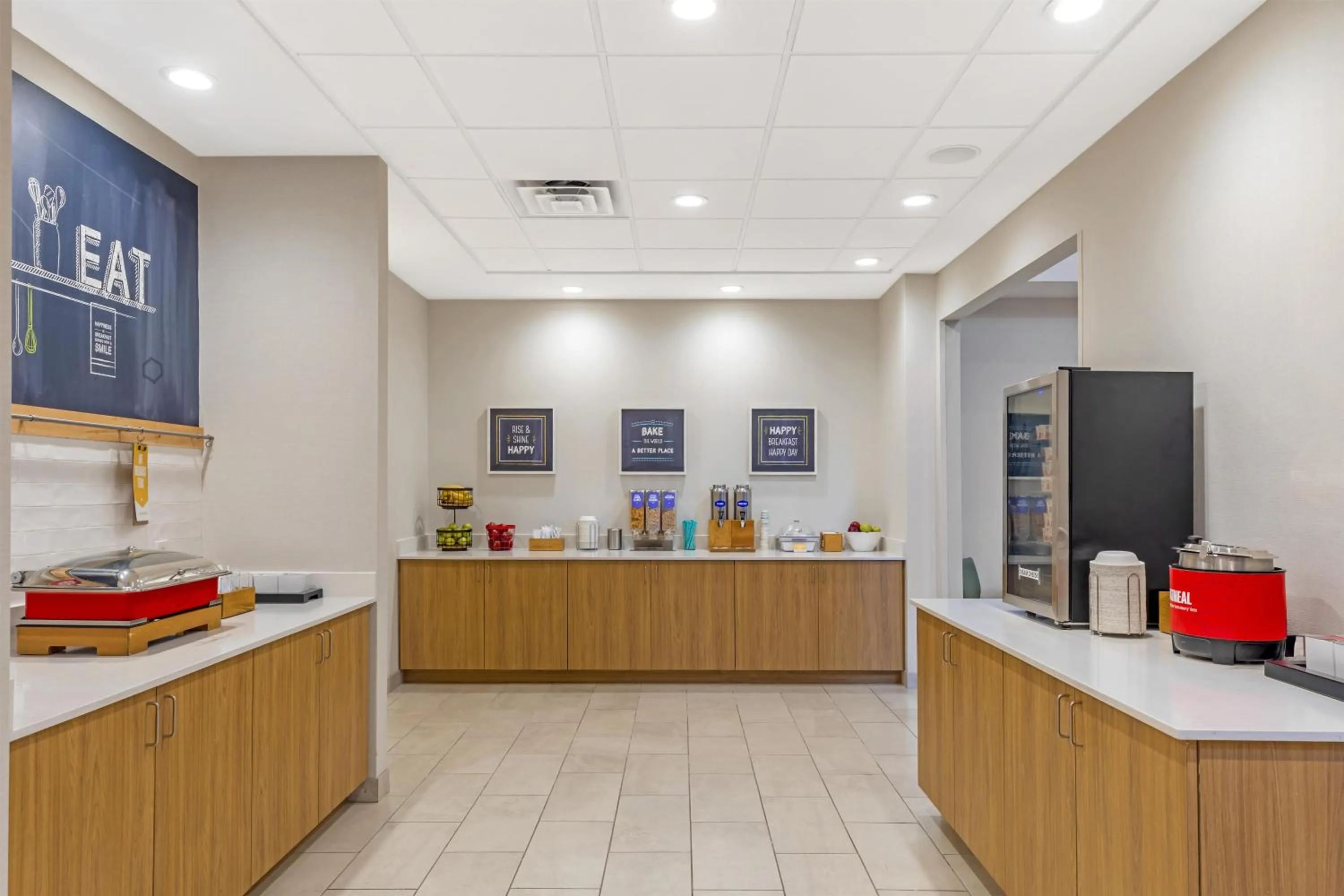 Breakfast in Hampton Inn & Suites by Hilton Plymouth