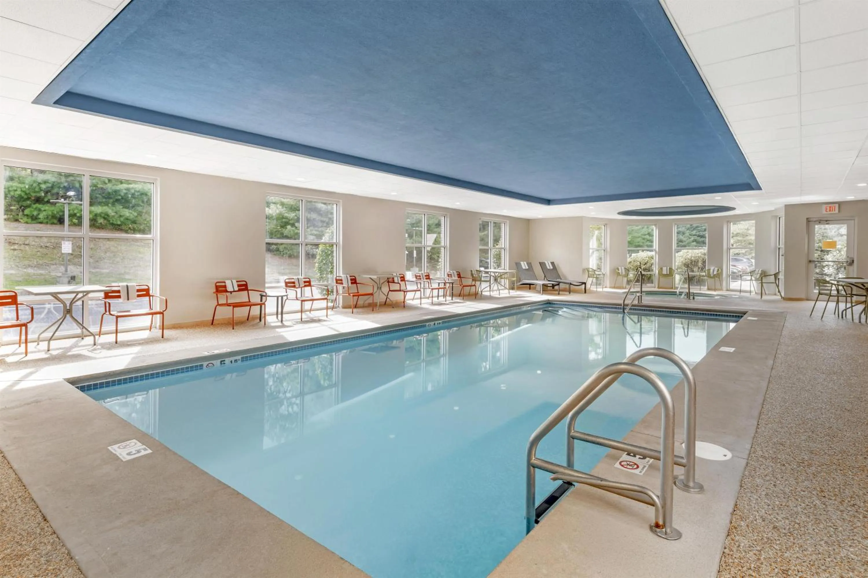 Pool view in Hampton Inn & Suites by Hilton Plymouth