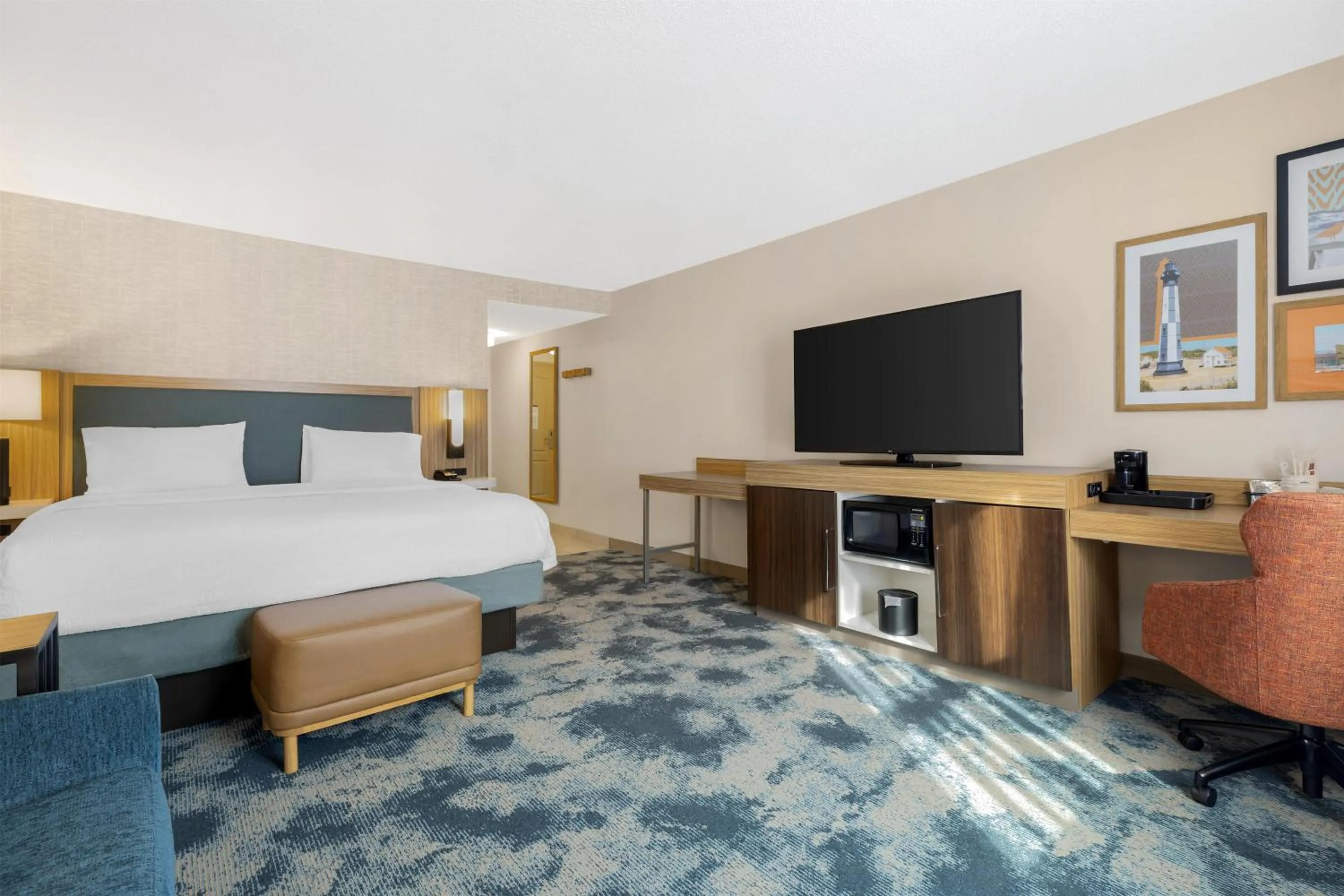 Bed in Hampton Inn & Suites by Hilton Plymouth