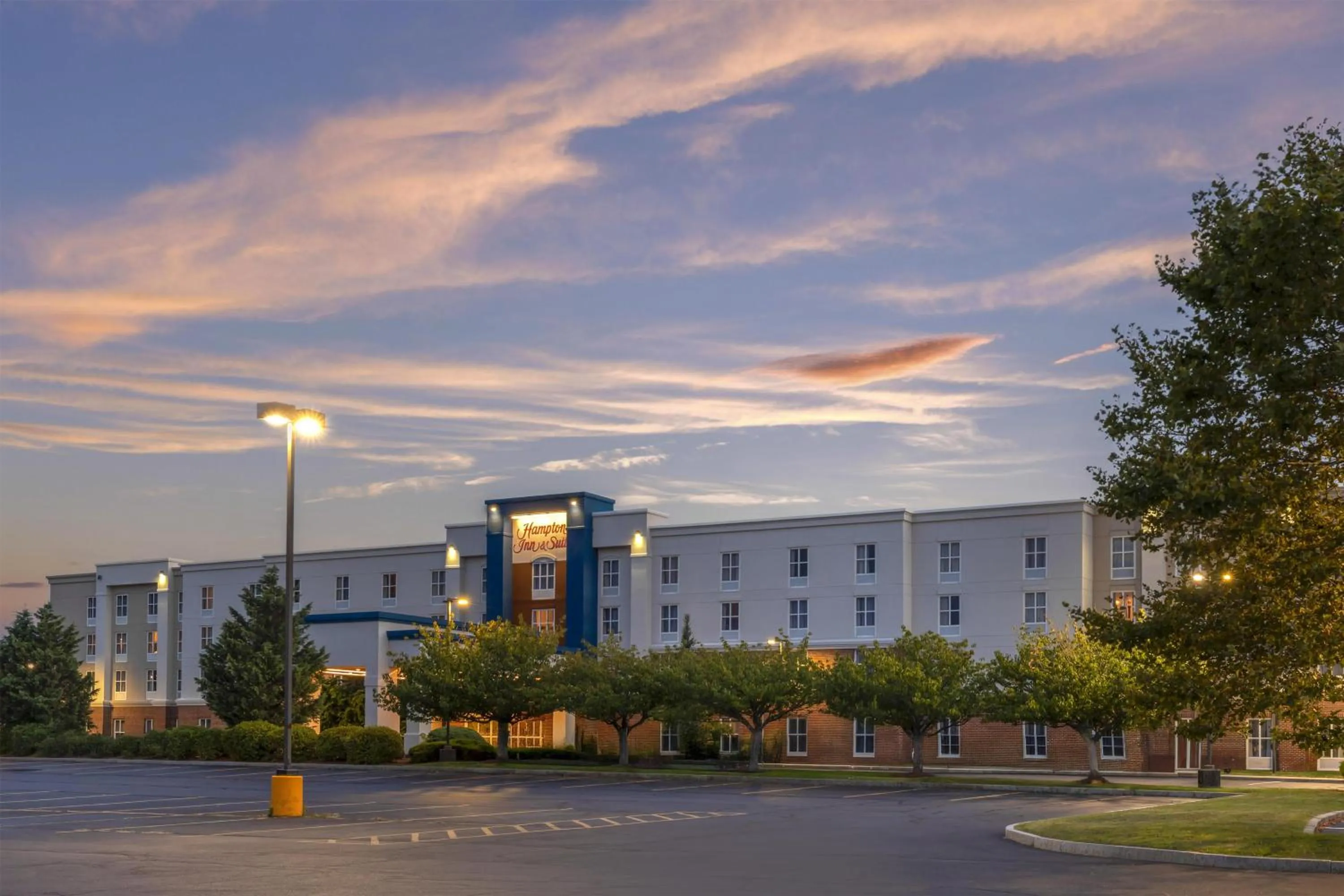 Property building in Hampton Inn & Suites by Hilton Plymouth