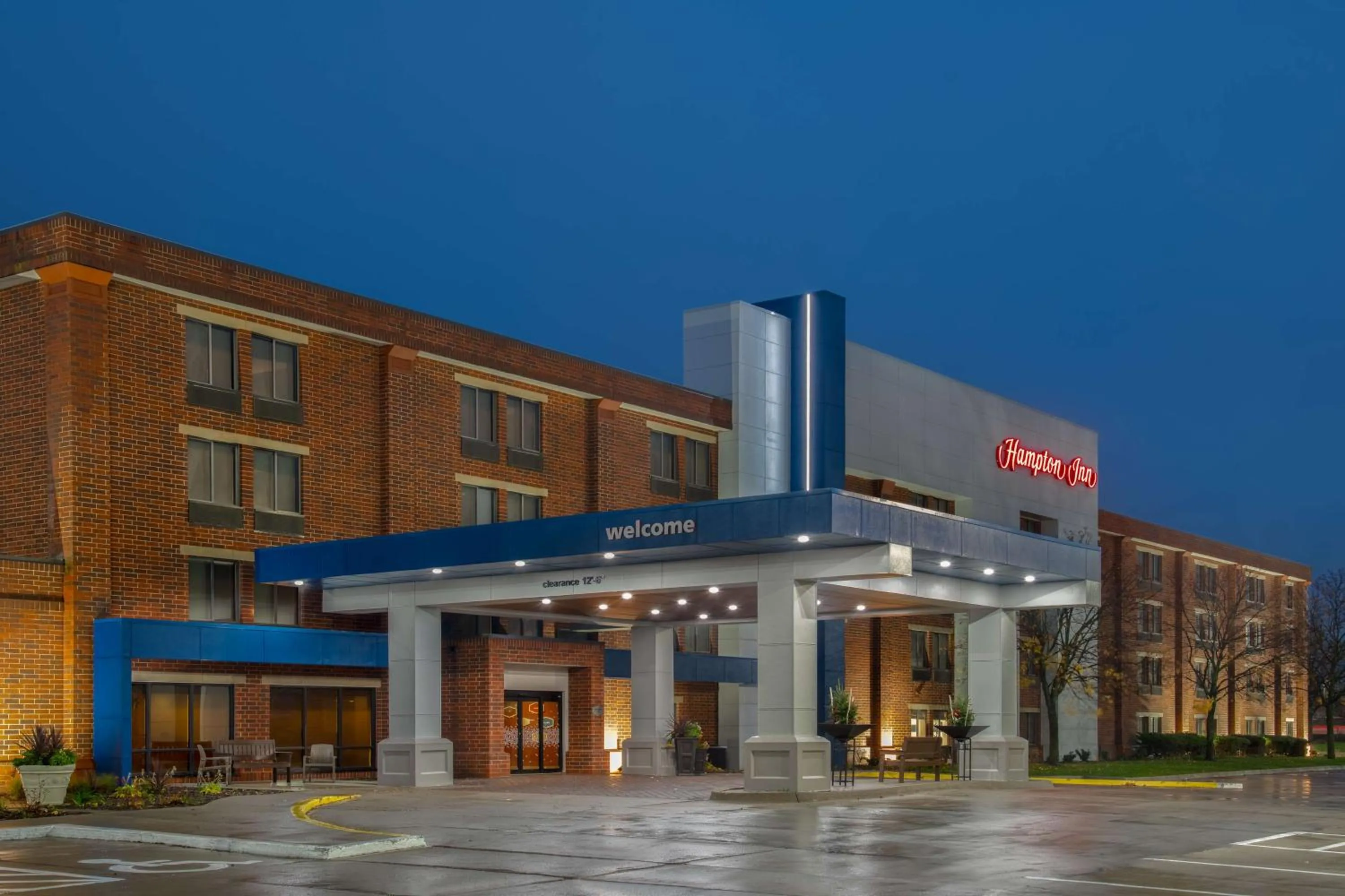 Property building in Hampton Inn West Des Moines Lake Drive