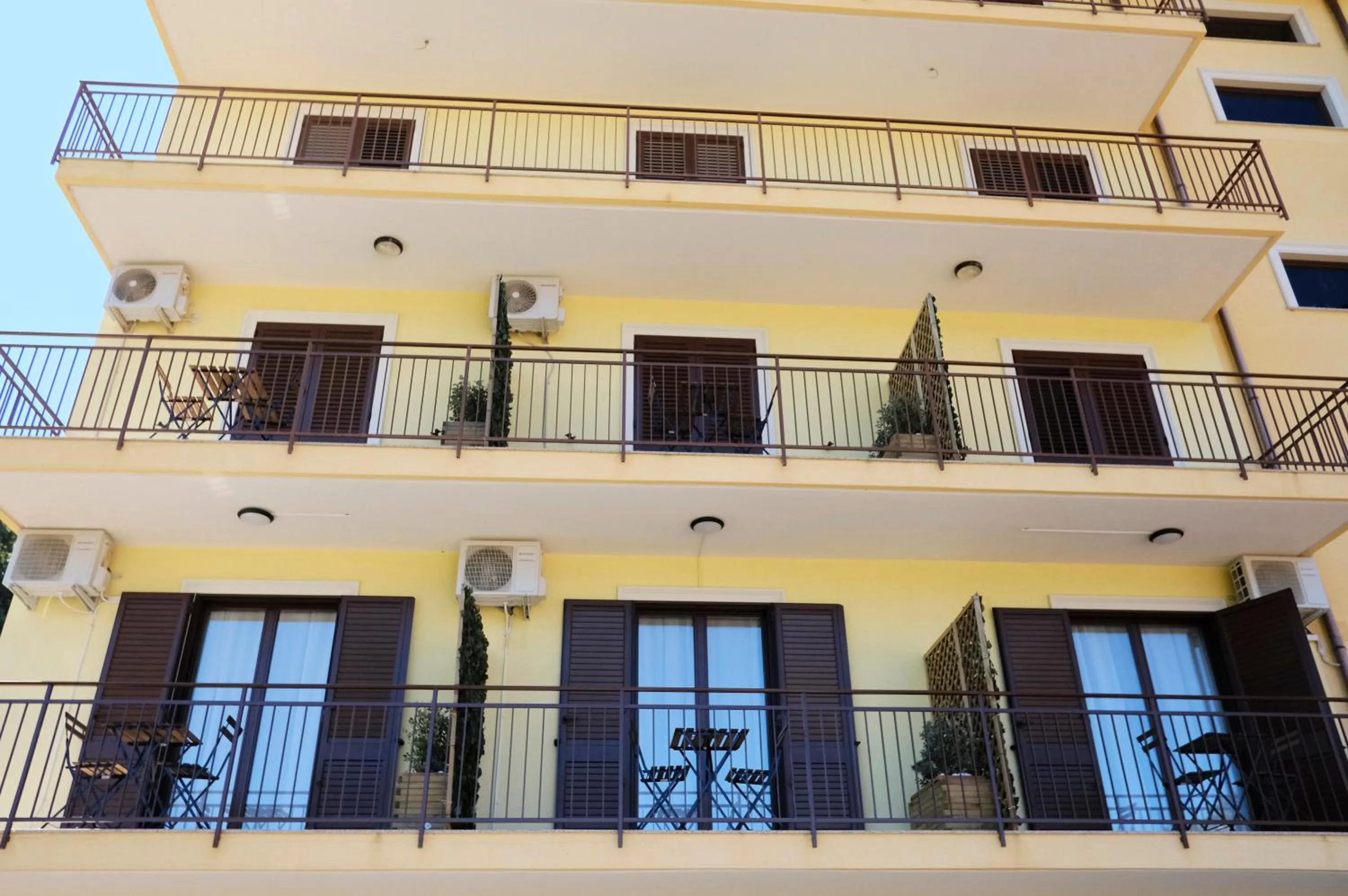 Facade/entrance in Sikania Casa Diamond