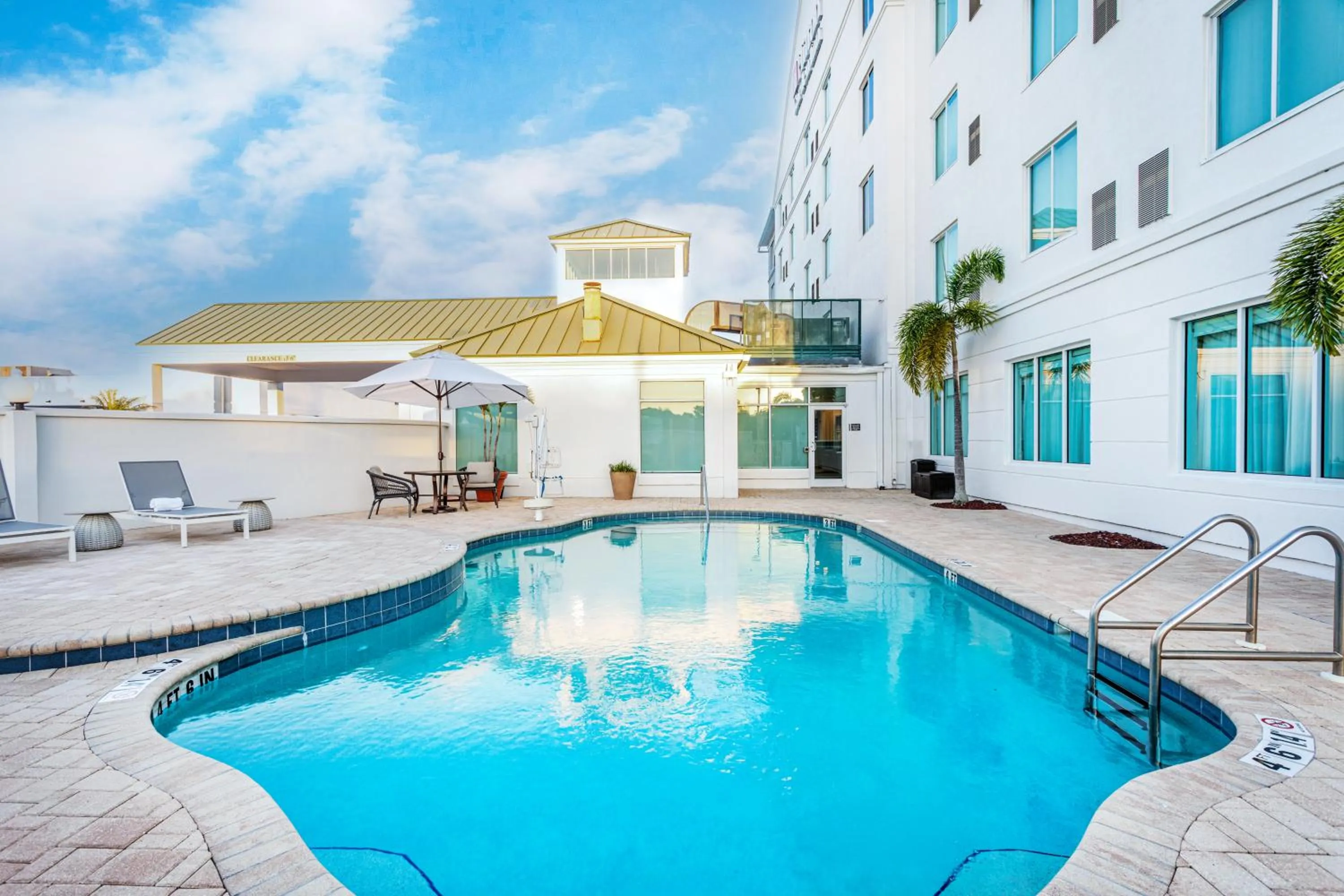 Swimming pool in Hilton Garden Inn Tampa Northwest/Oldsmar