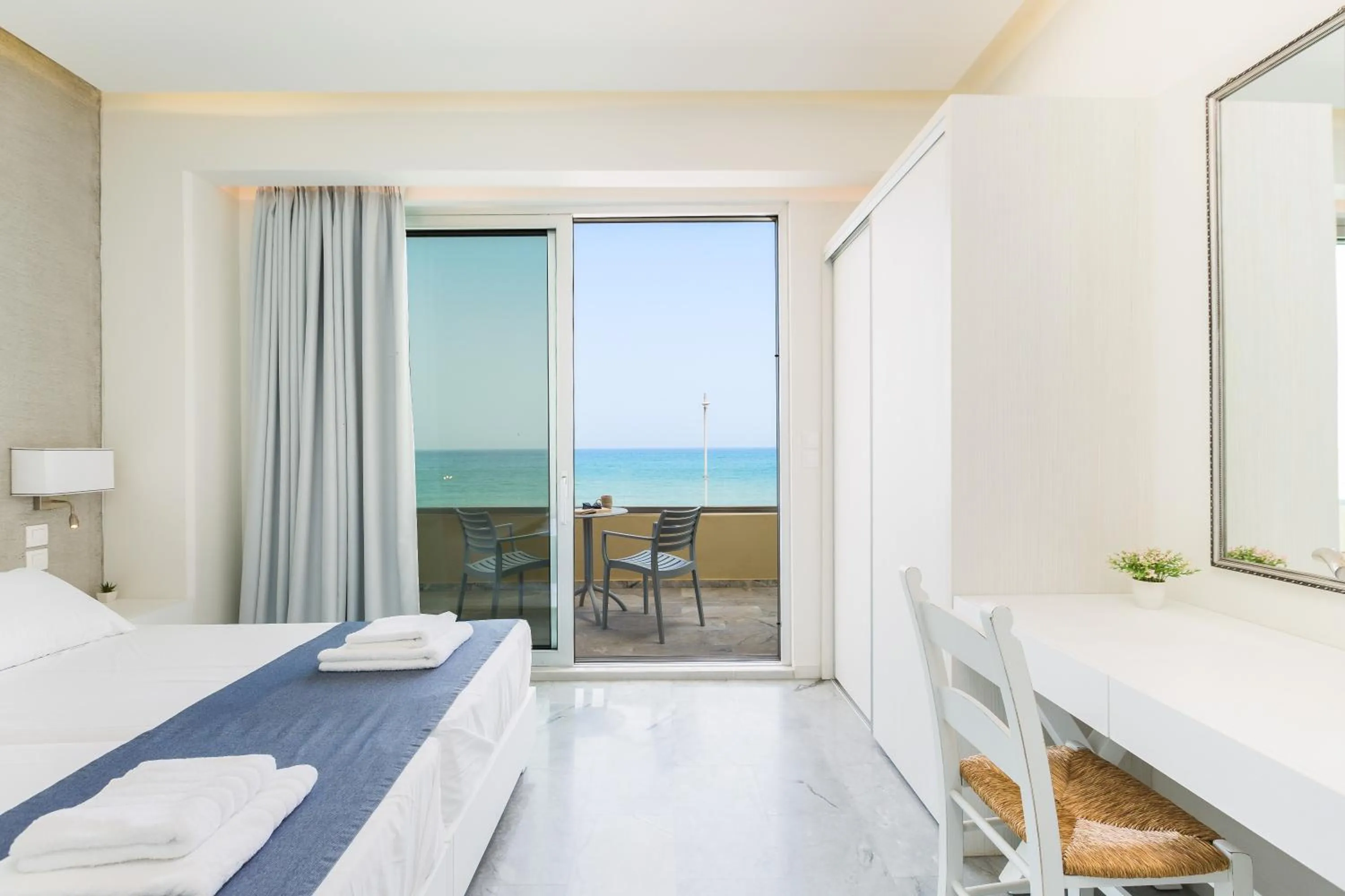 Bedroom, Bed in Meltemi Coast Suites