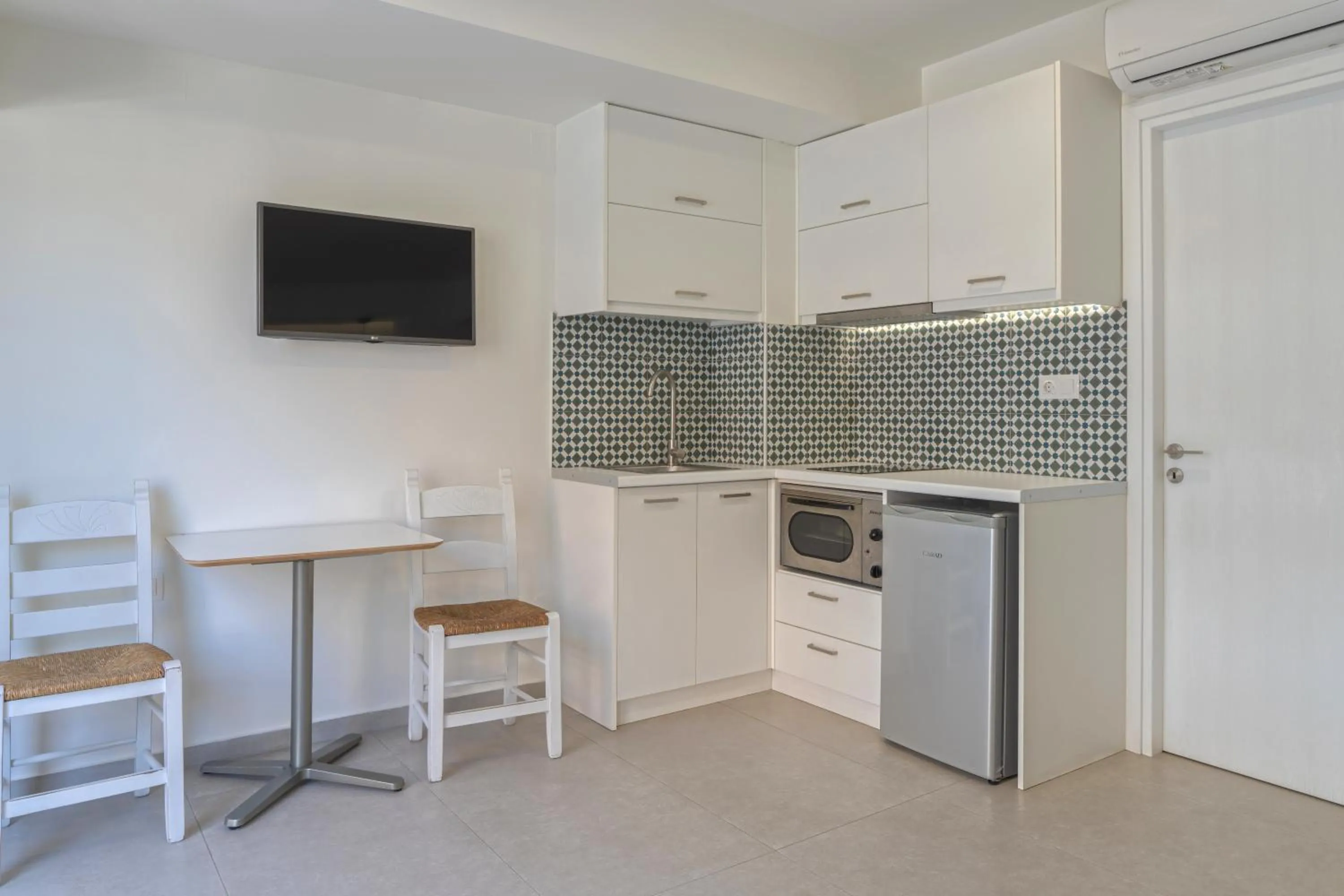 Meltemi Coast Suites