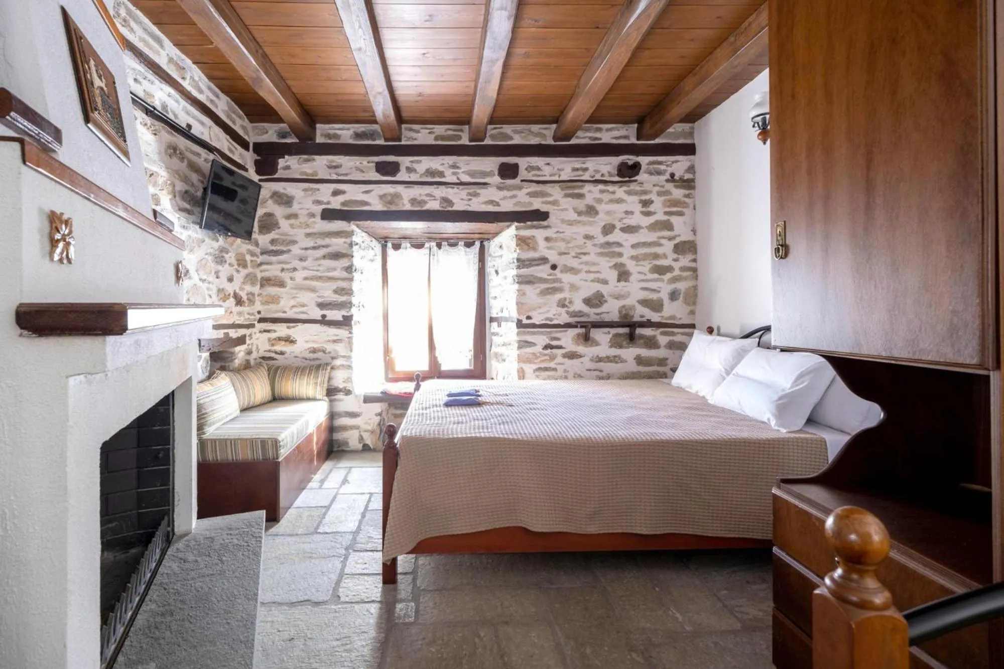 Bedroom, Bed in Archontiko Michael Pelion