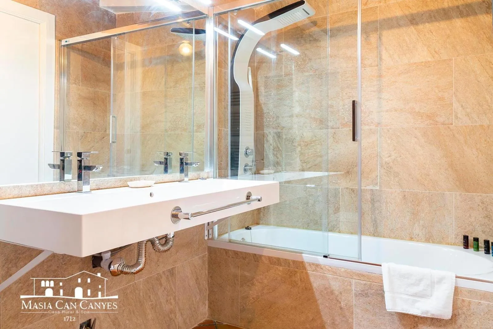 Shower in Masia Can Canyes & Spa