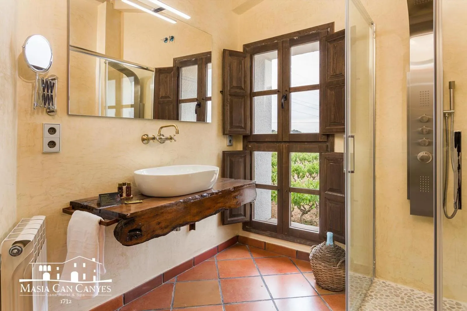 Toilet in Masia Can Canyes & Spa