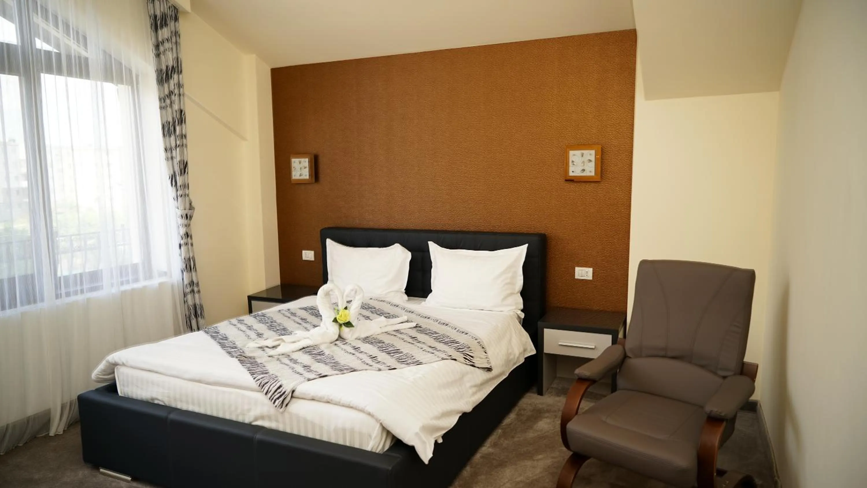 Property building, Bed in Marigab