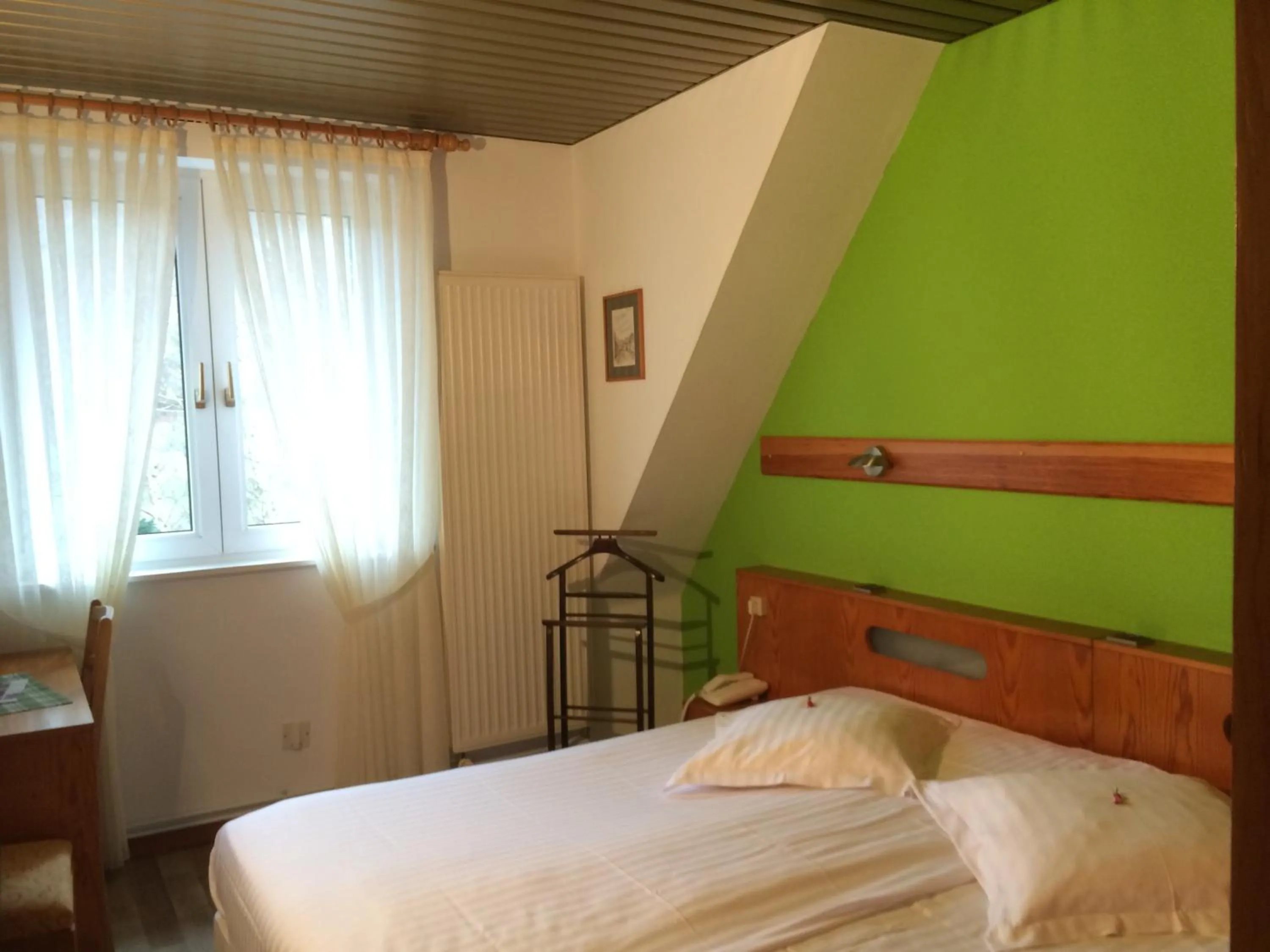 Bedroom, Bed in Logis Hôtel-Restaurant Auberge d'Imsthal