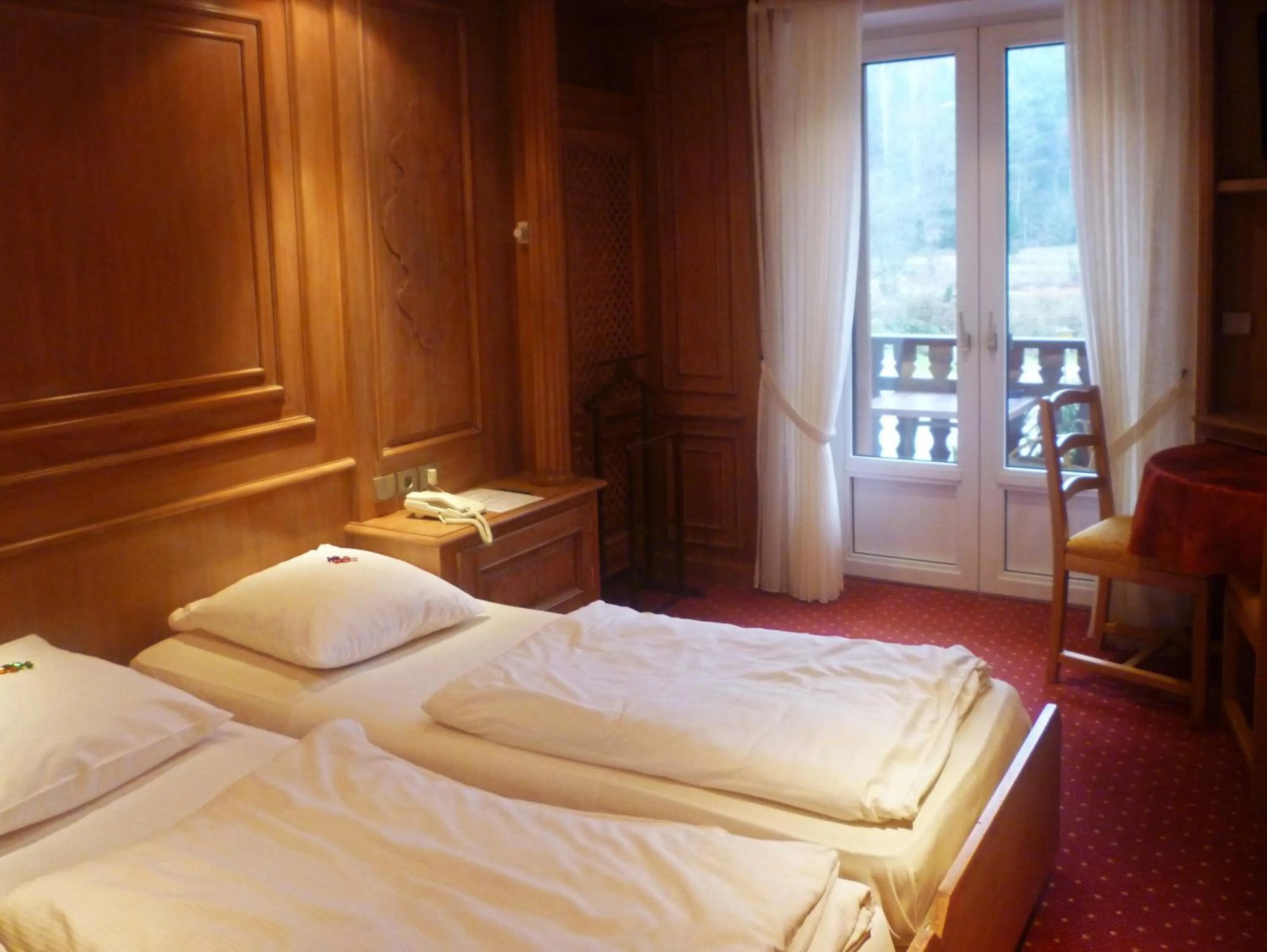 Bedroom, Bed in Logis Hôtel-Restaurant Auberge d'Imsthal