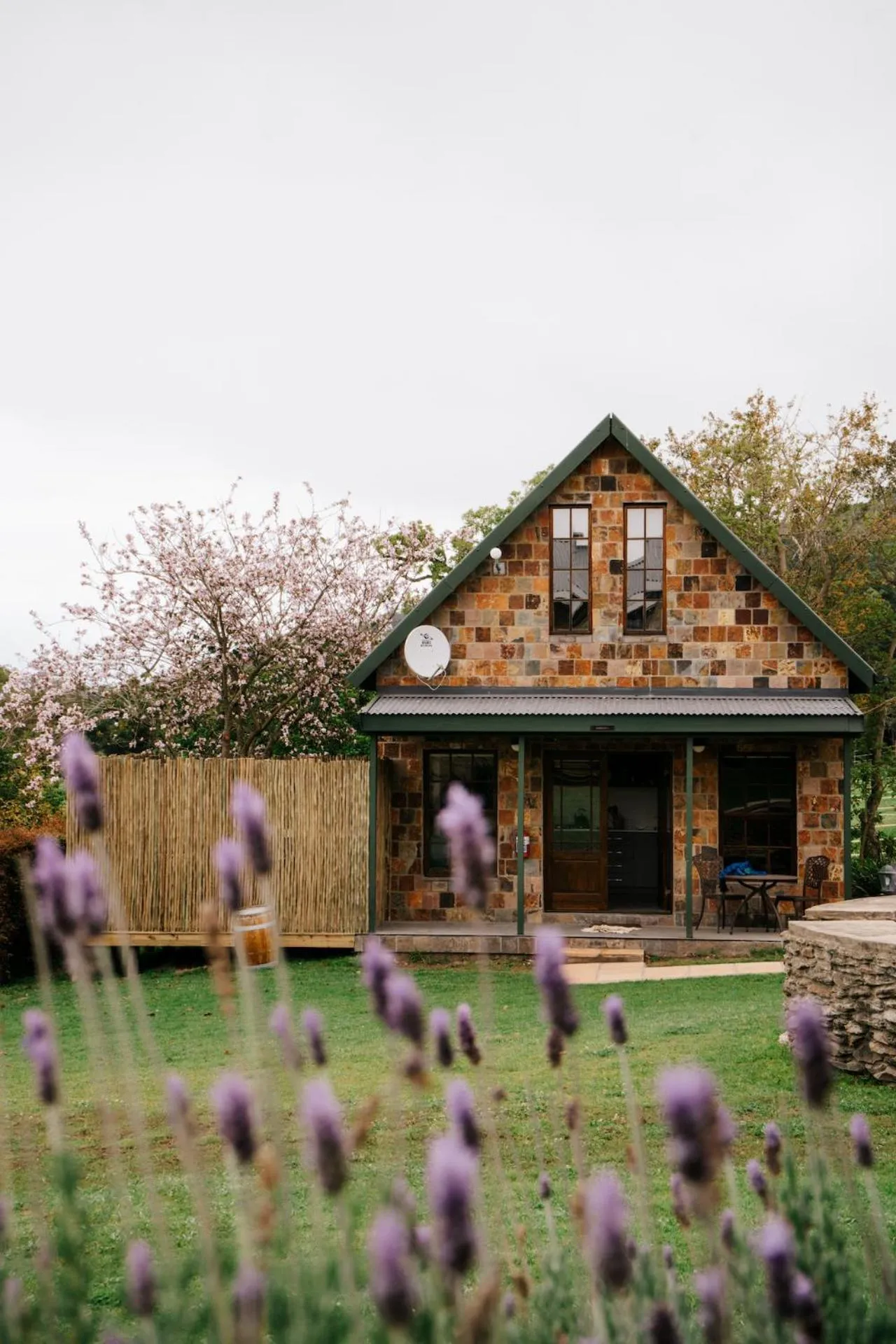 Two-Bedroom Chalet in Swartvlei Guest Farm
