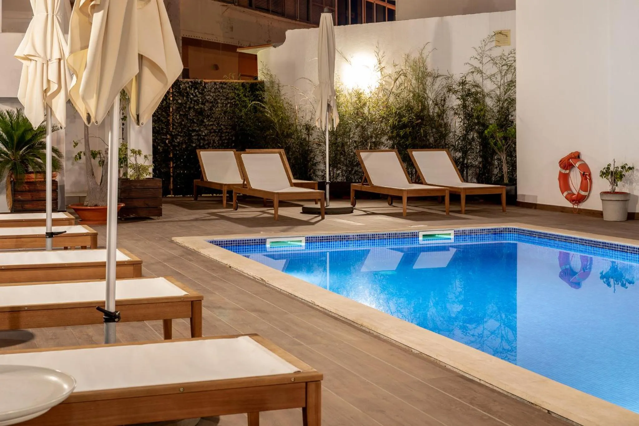 Swimming pool in Hotel Cidade de Olhão