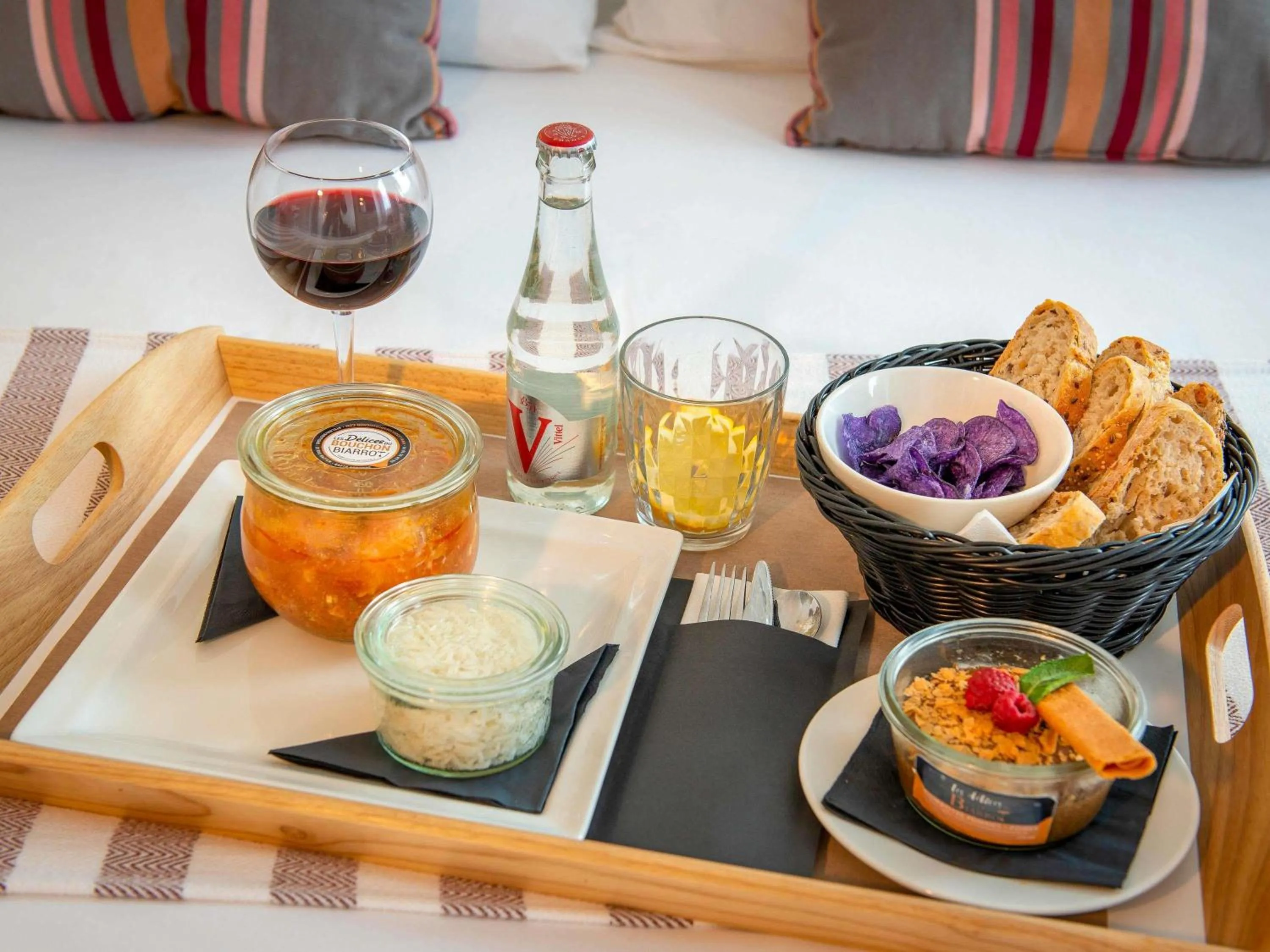 Bedroom in Mercure Président Biarritz Plage