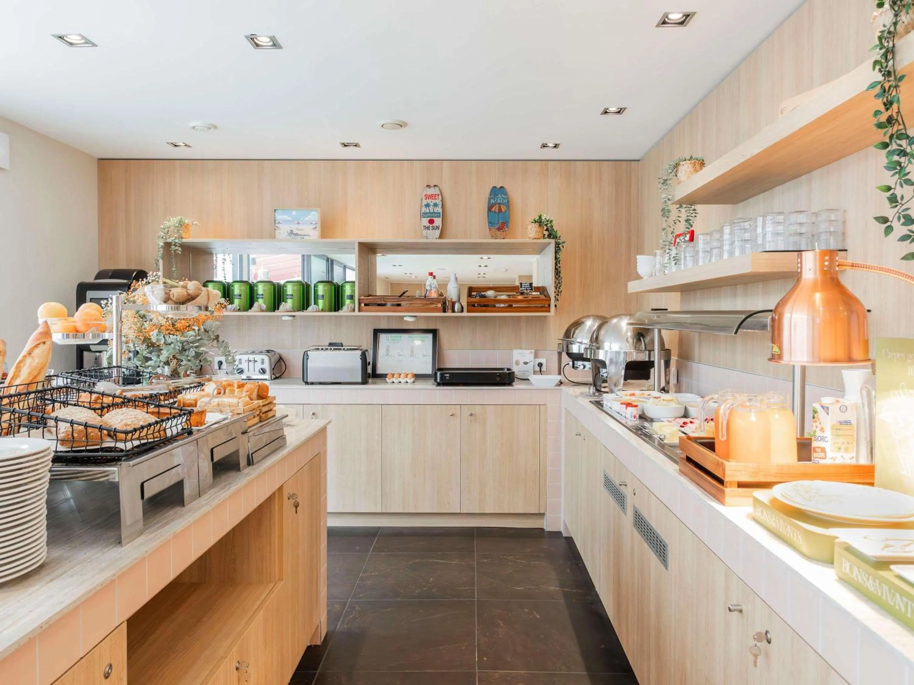 Breakfast in Mercure Président Biarritz Plage