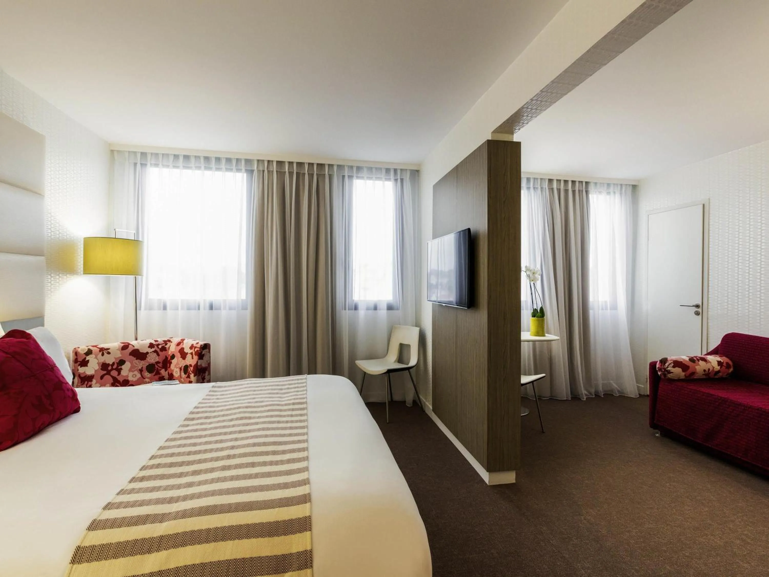 Bedroom, Bed in Mercure Président Biarritz Plage