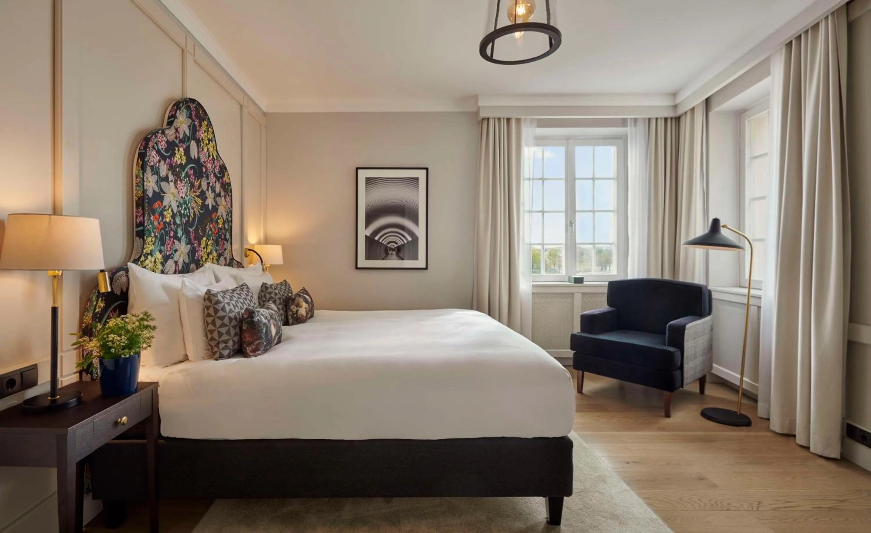 Photo of the whole room, Bed in Hôtel Reisen in The Unbound Collection by Hyatt