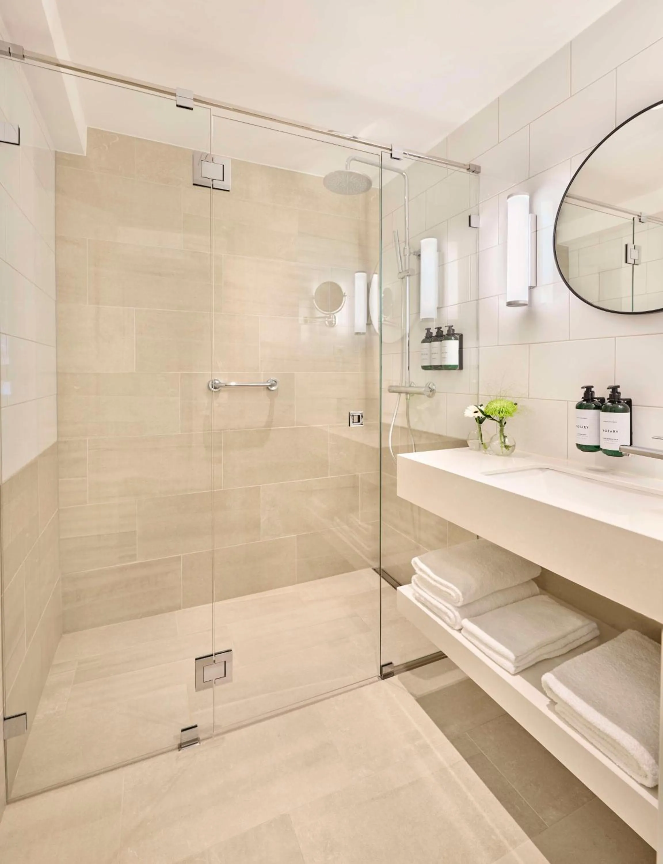 Bathroom in Hôtel Reisen in The Unbound Collection by Hyatt