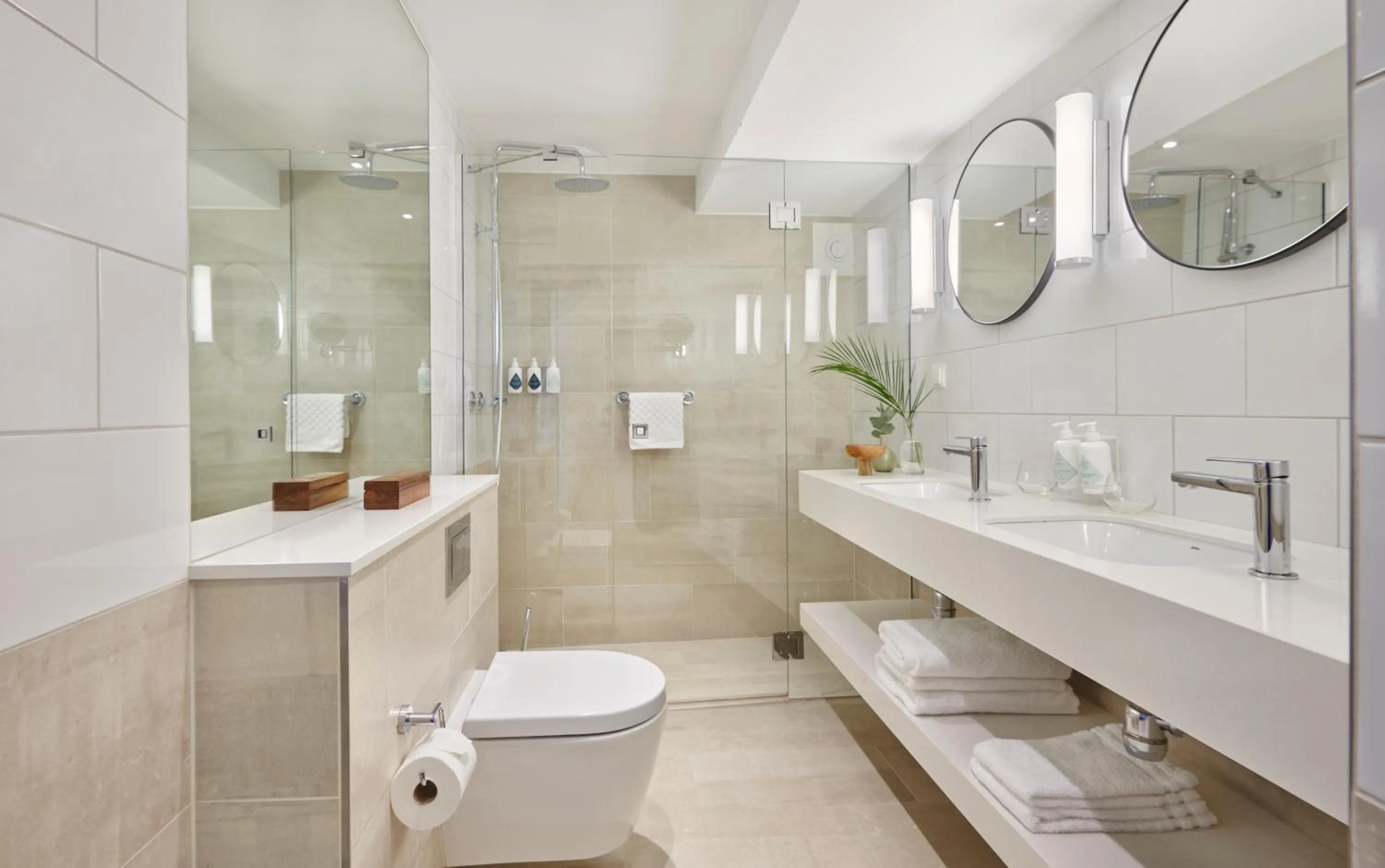 Bathroom in Hôtel Reisen in The Unbound Collection by Hyatt