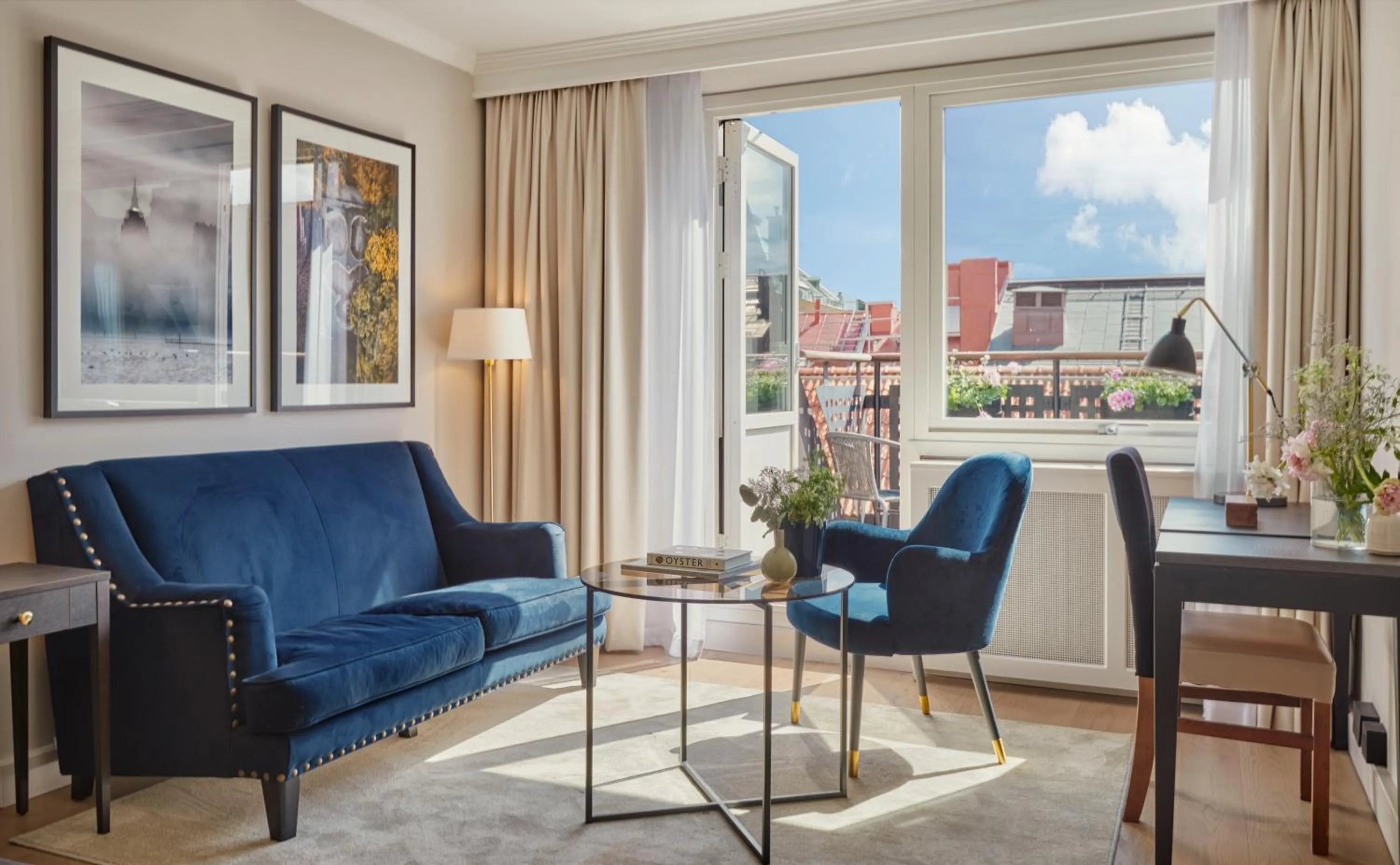 Seating area in Hôtel Reisen in The Unbound Collection by Hyatt