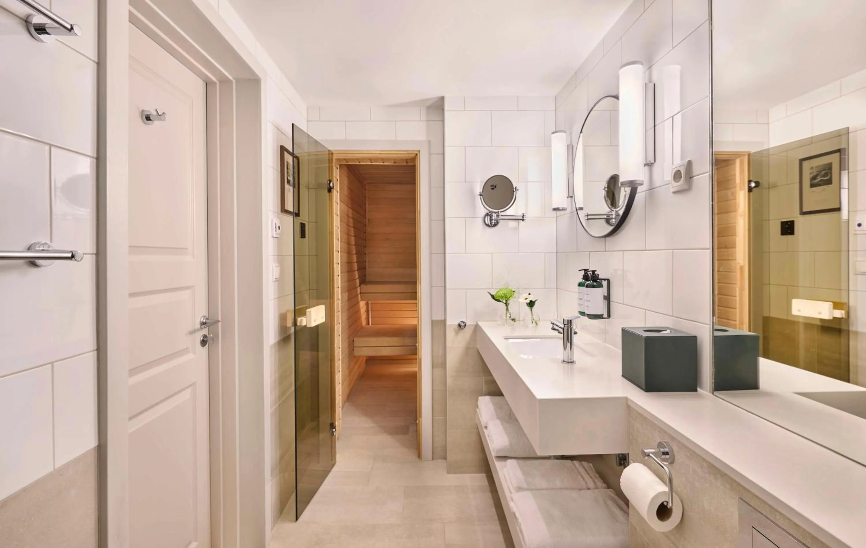 Bathroom in Hôtel Reisen in The Unbound Collection by Hyatt