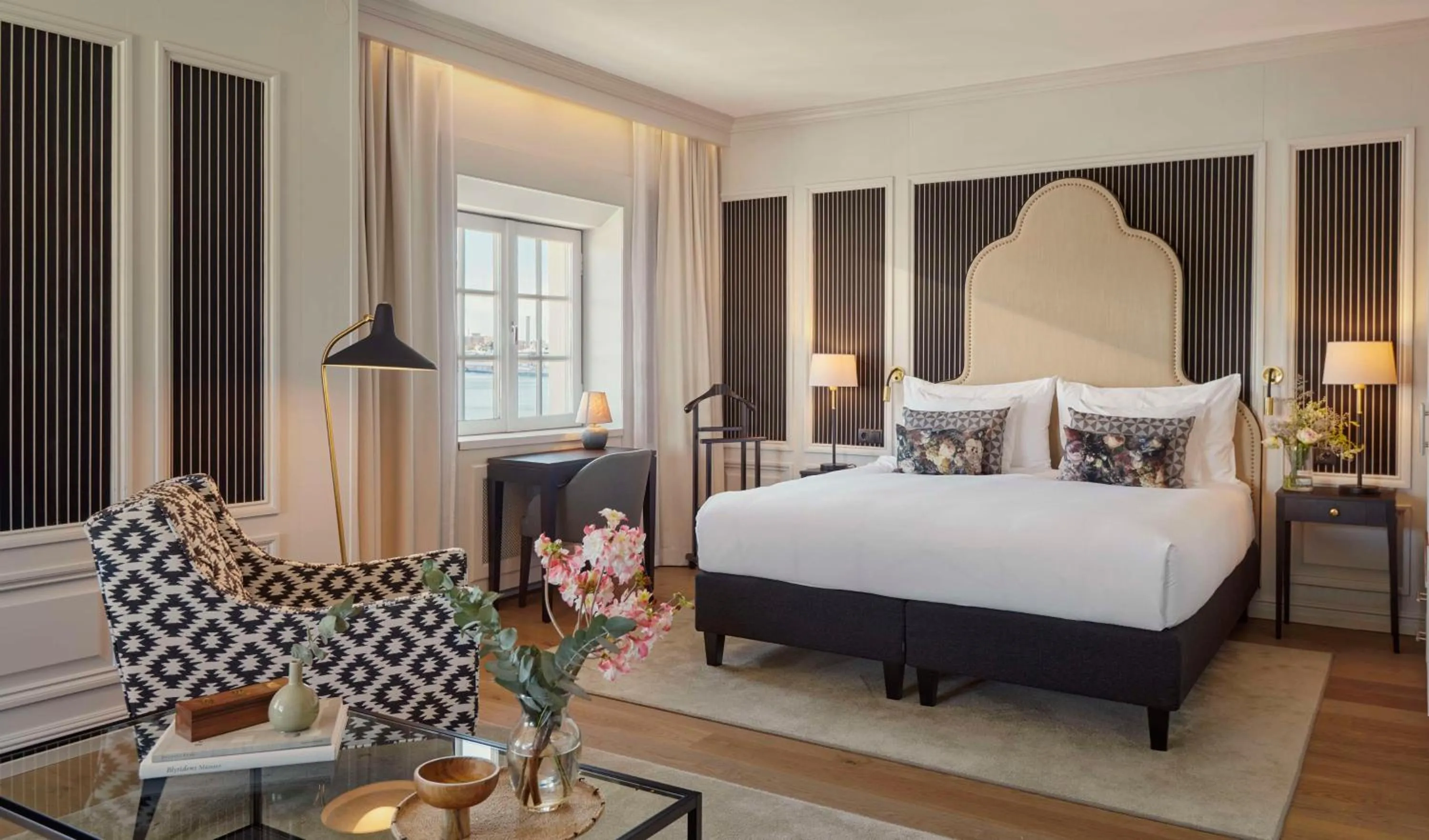 Photo of the whole room, Bed in Hôtel Reisen in The Unbound Collection by Hyatt