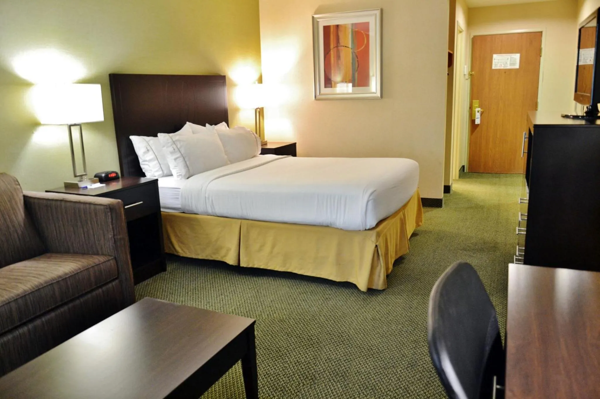 Photo of the whole room, Bed in Holiday Inn Express Hotel & Suites Center Township by IHG