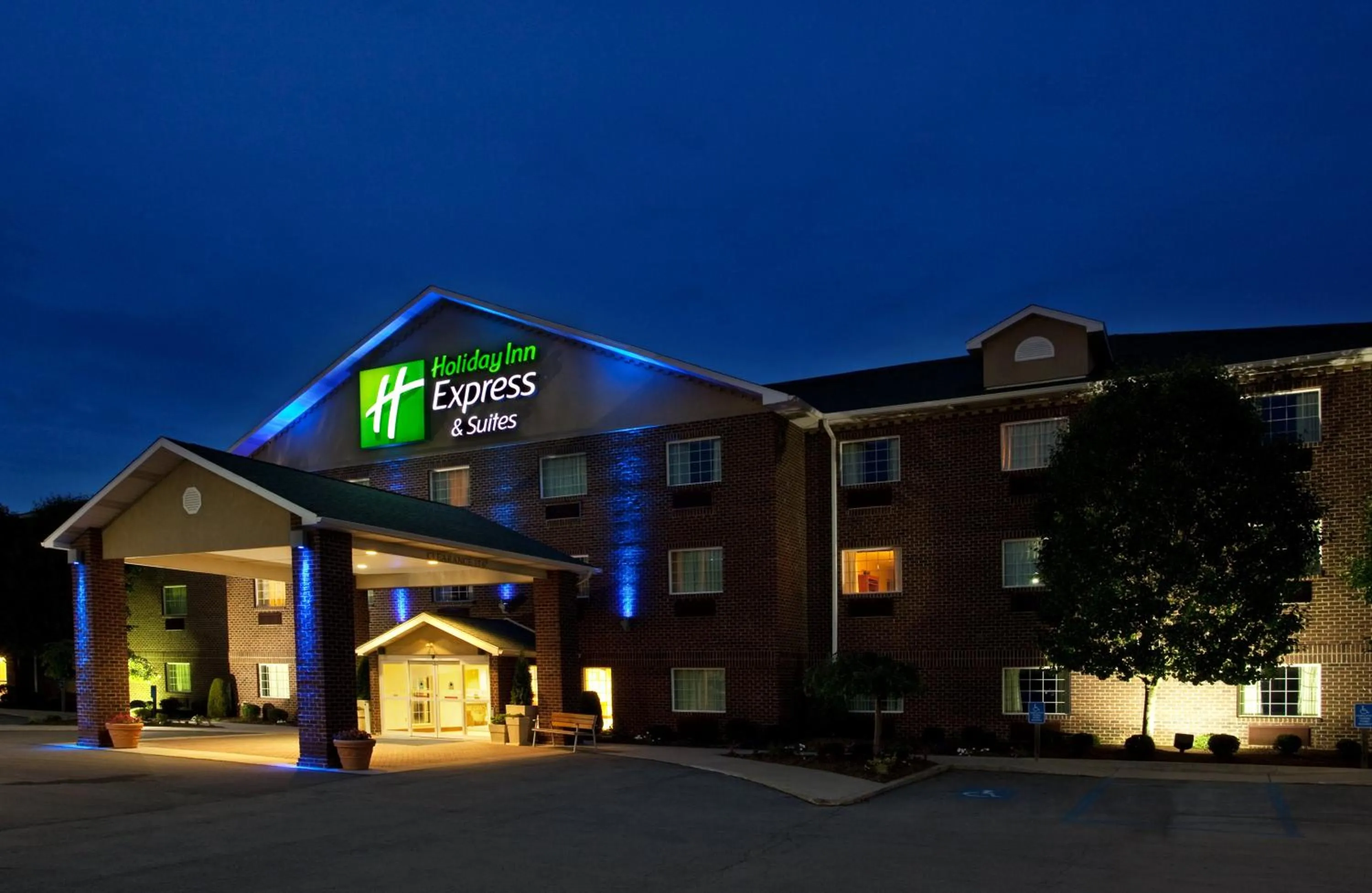 Property building in Holiday Inn Express Hotel & Suites Center Township by IHG