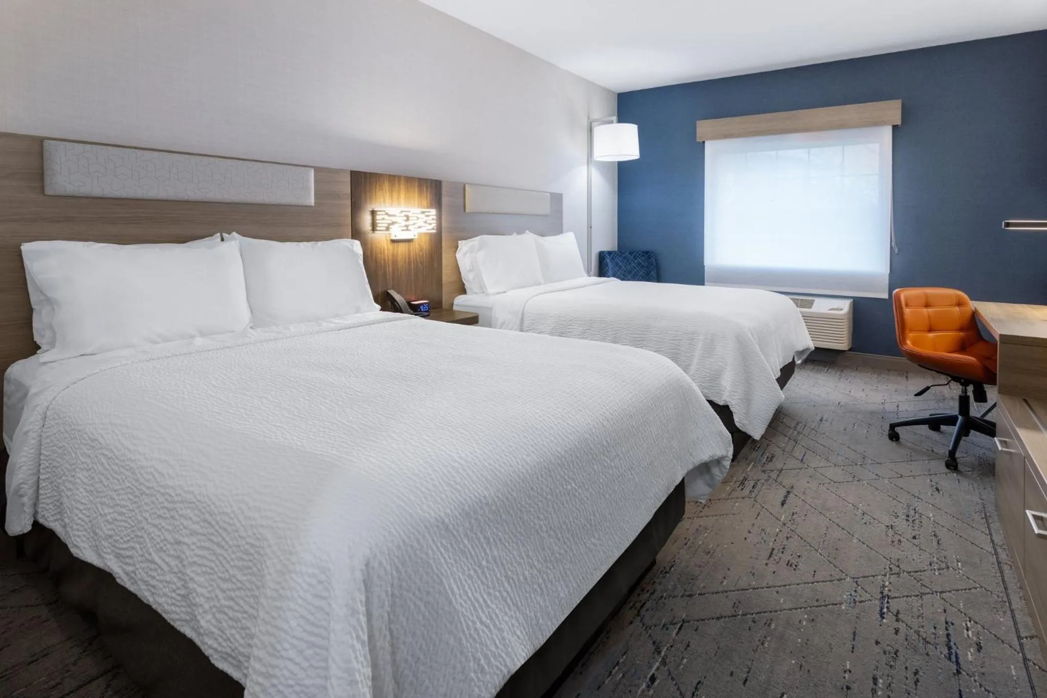 Photo of the whole room, Bed in Holiday Inn Express Hotel & Suites Center Township by IHG