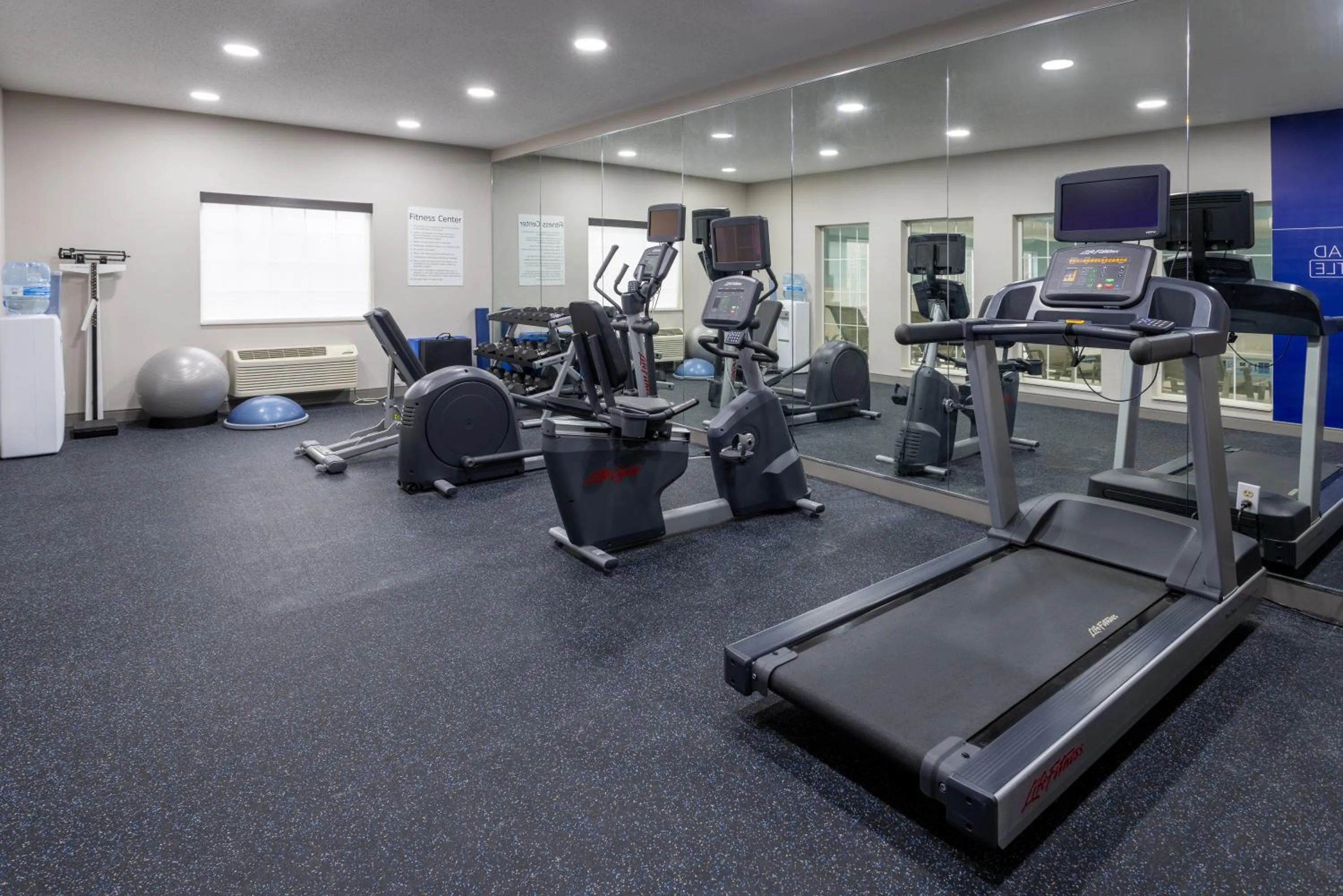 Fitness centre/facilities in Holiday Inn Express Hotel & Suites Center Township by IHG