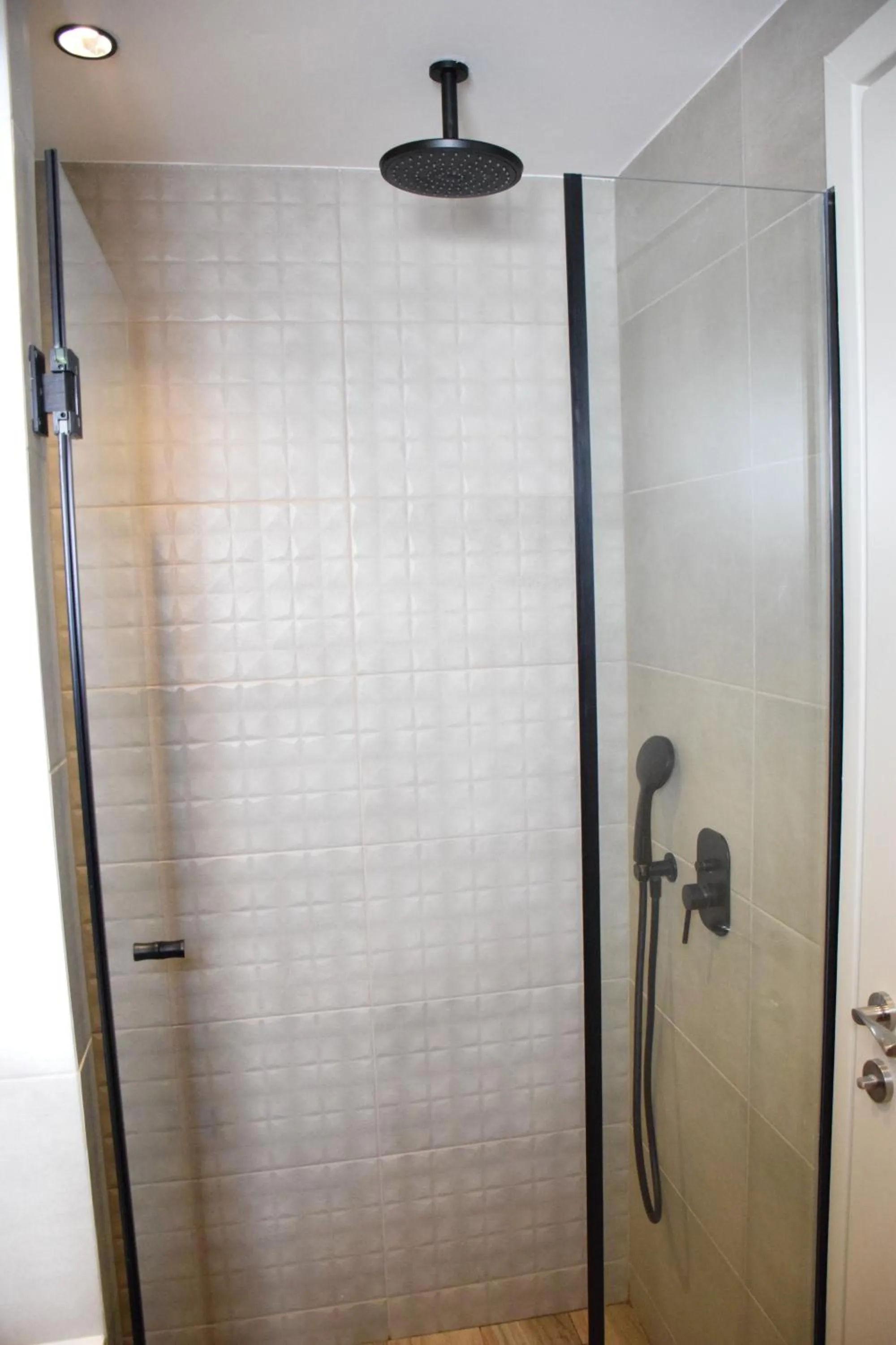Shower in Eden Beach Hotel