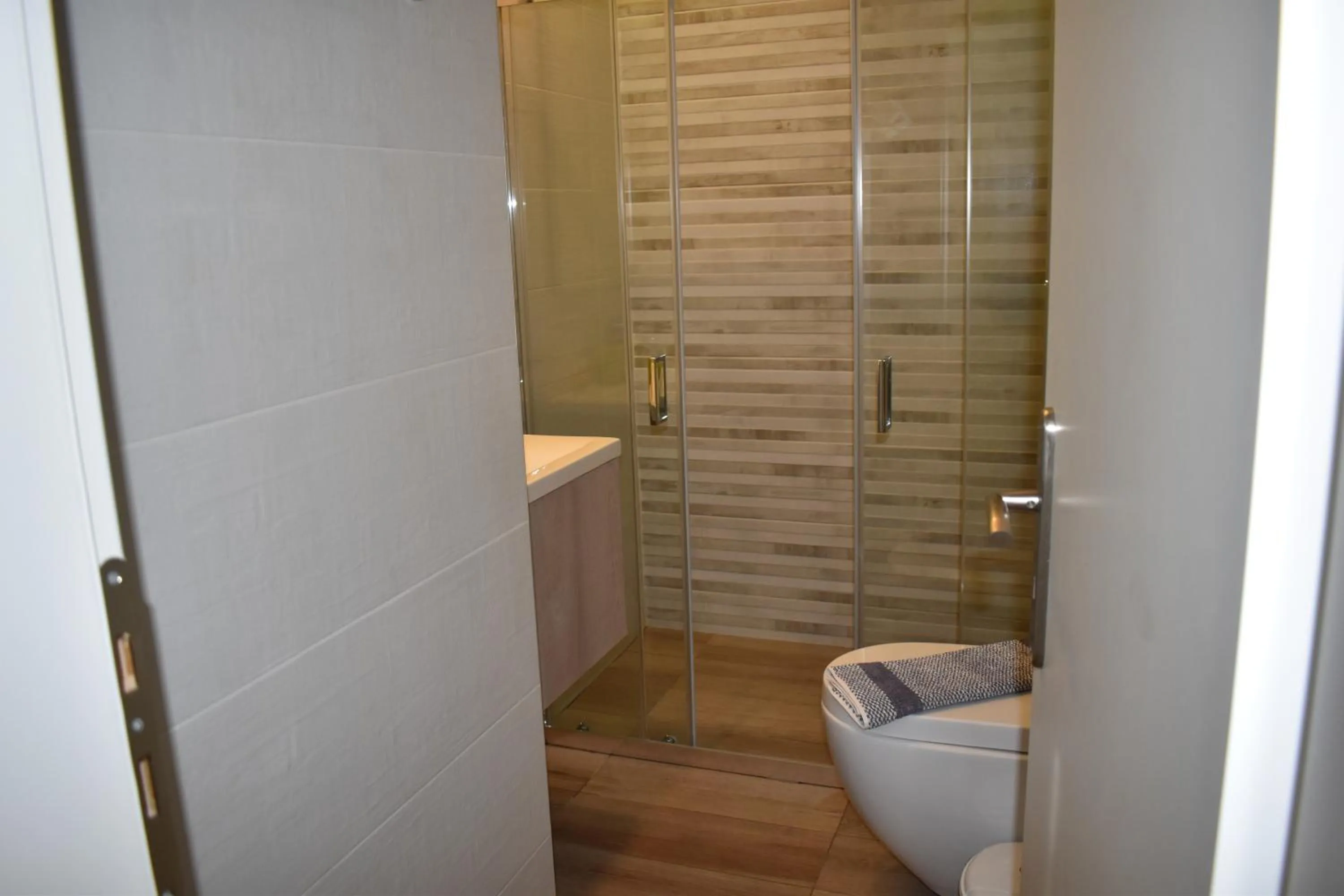 Shower in Eden Beach Hotel