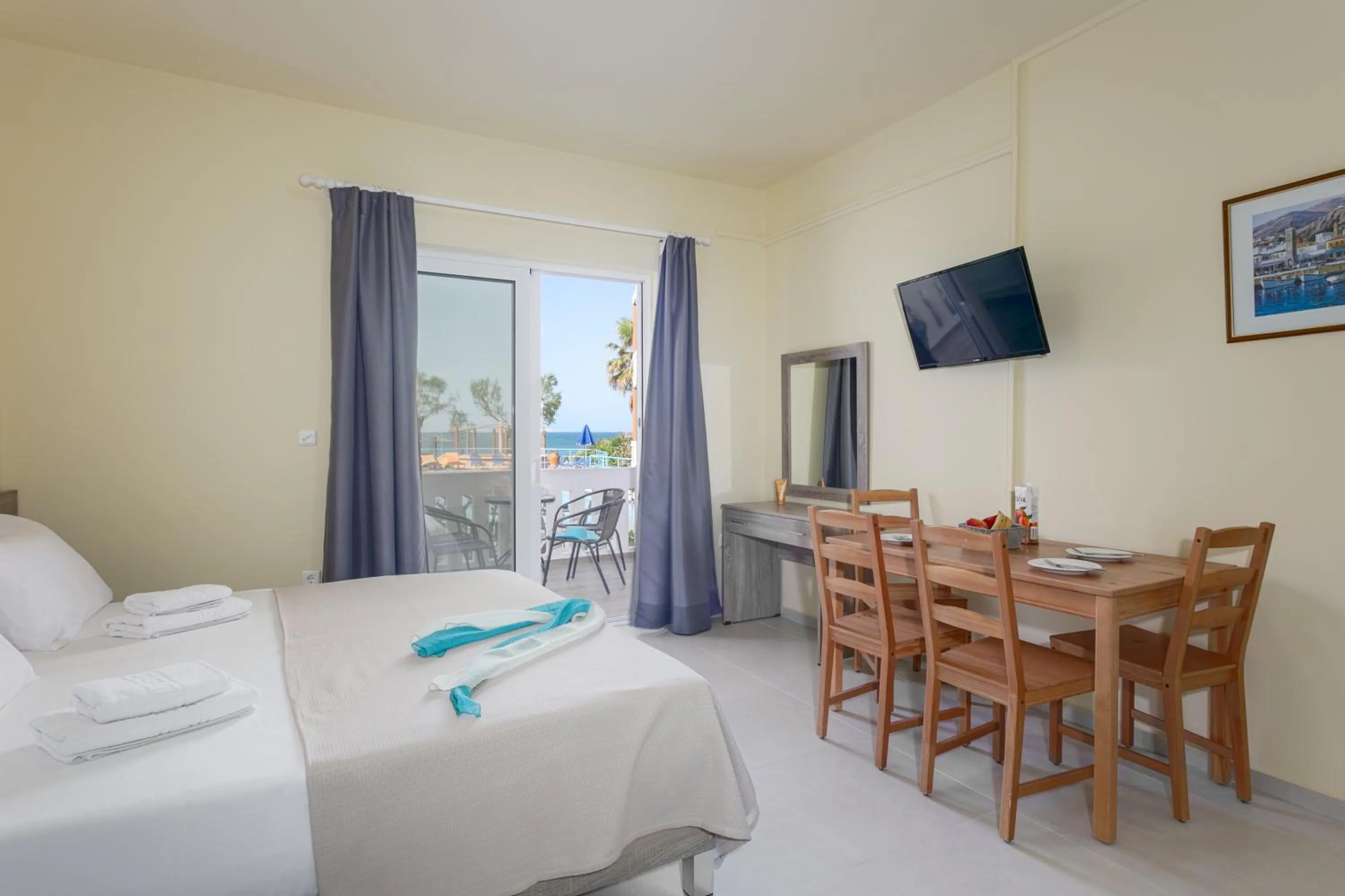 Dining area, Bed in Eden Beach Hotel