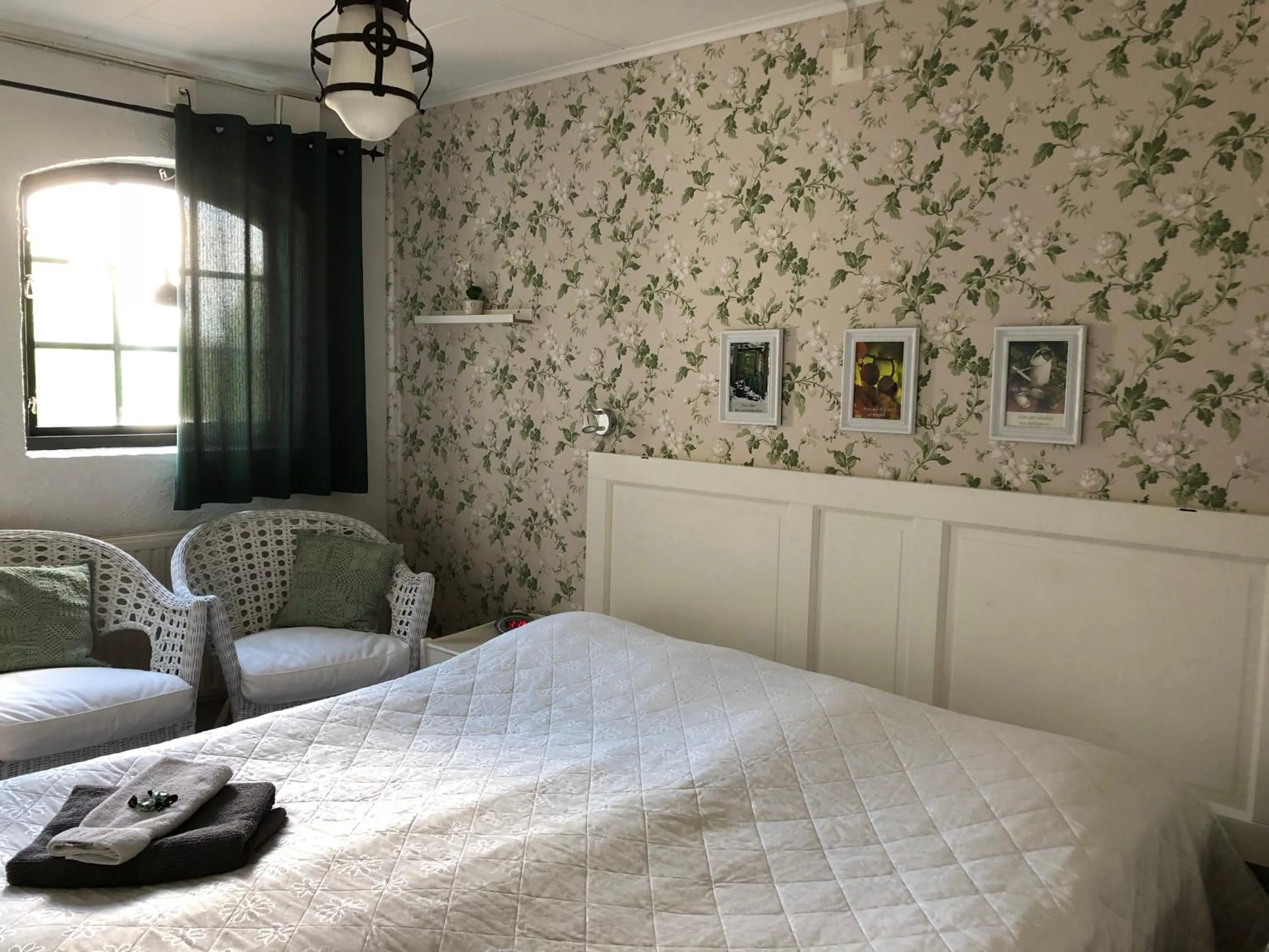 Spring, Bed in Stakaberg Konferens & Gårdshotell