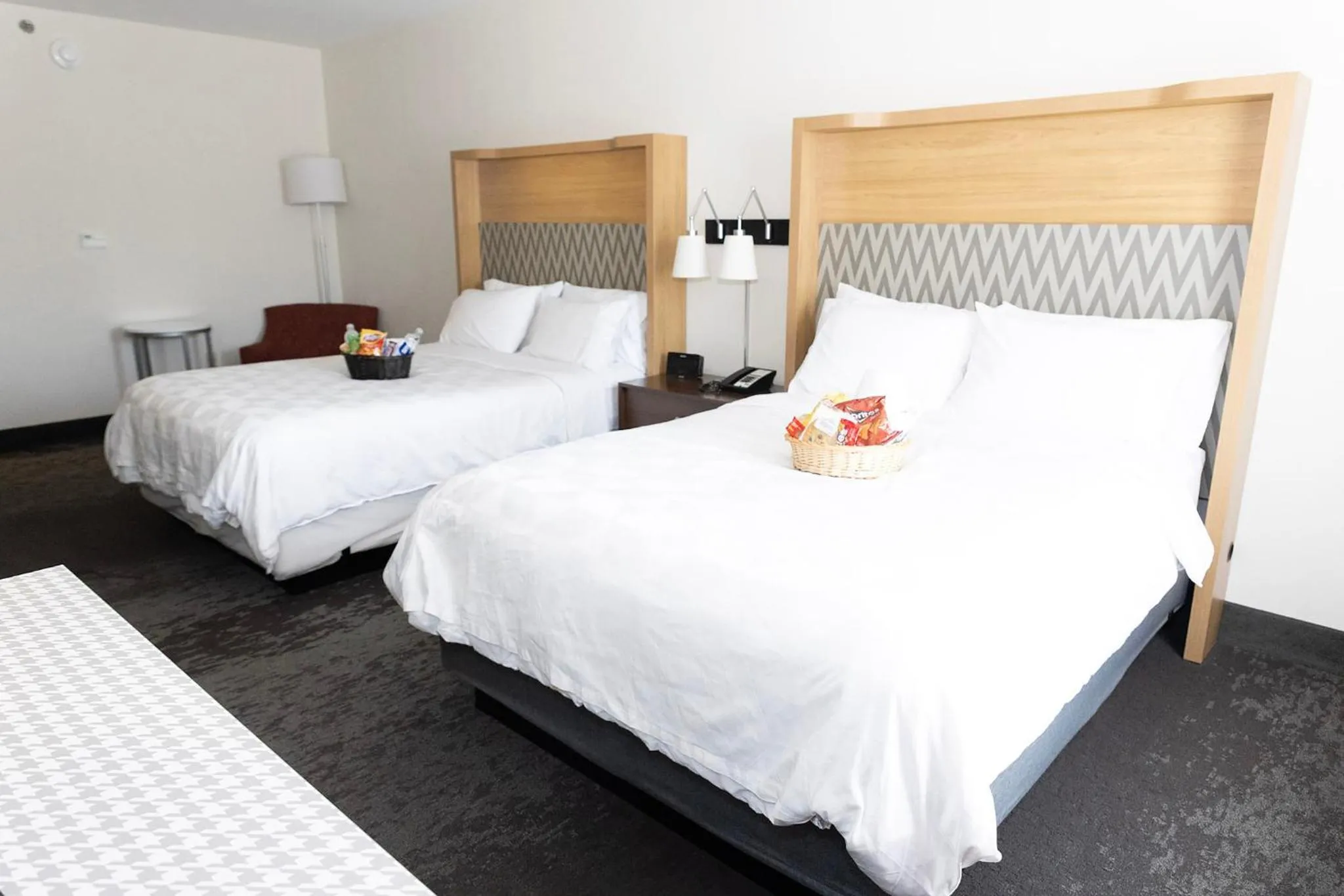 Photo of the whole room, Bed in Holiday Inn Hotel & Suites Memphis-Wolfchase Galleria by IHG