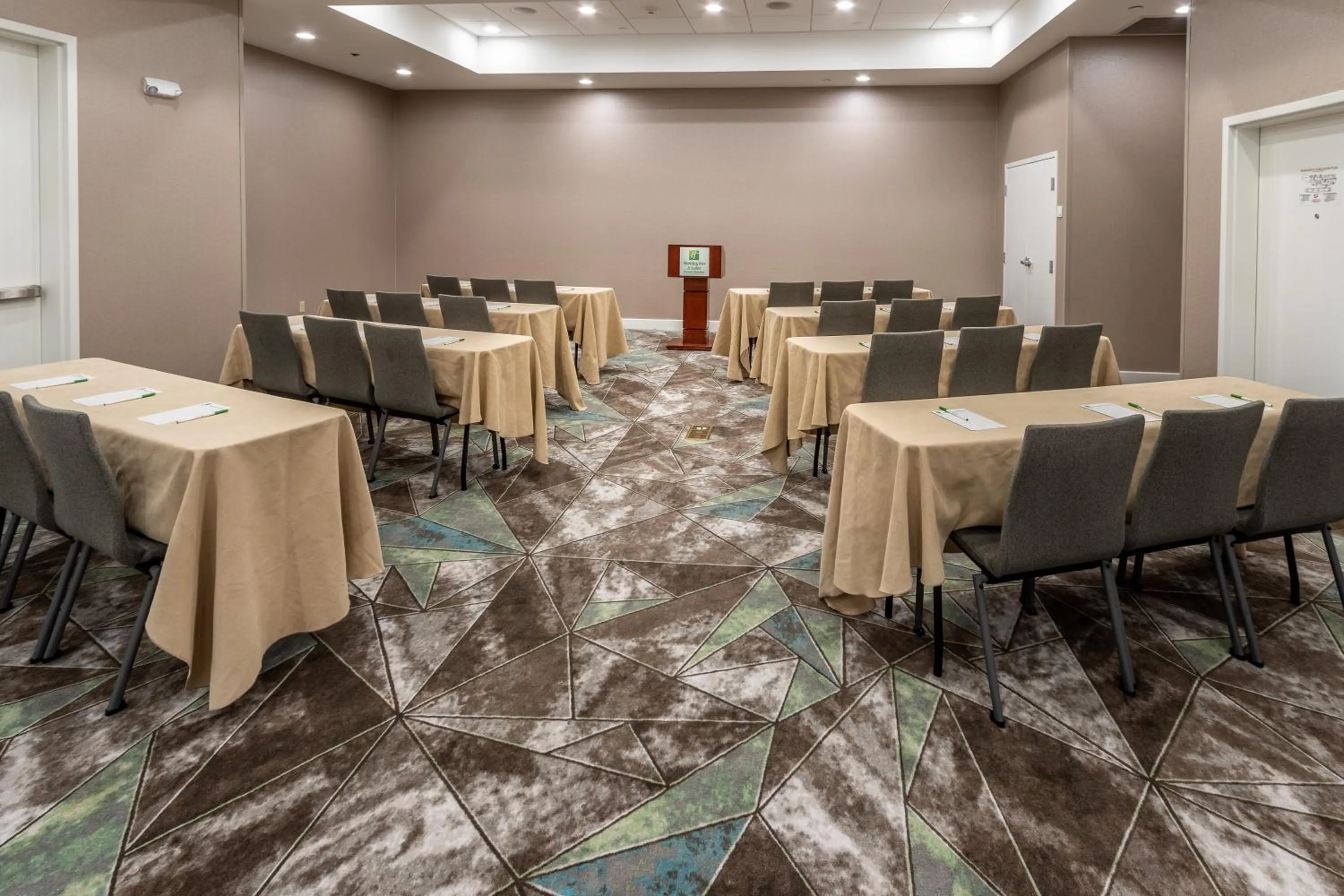 Meeting/conference room in Holiday Inn Hotel & Suites Memphis-Wolfchase Galleria by IHG
