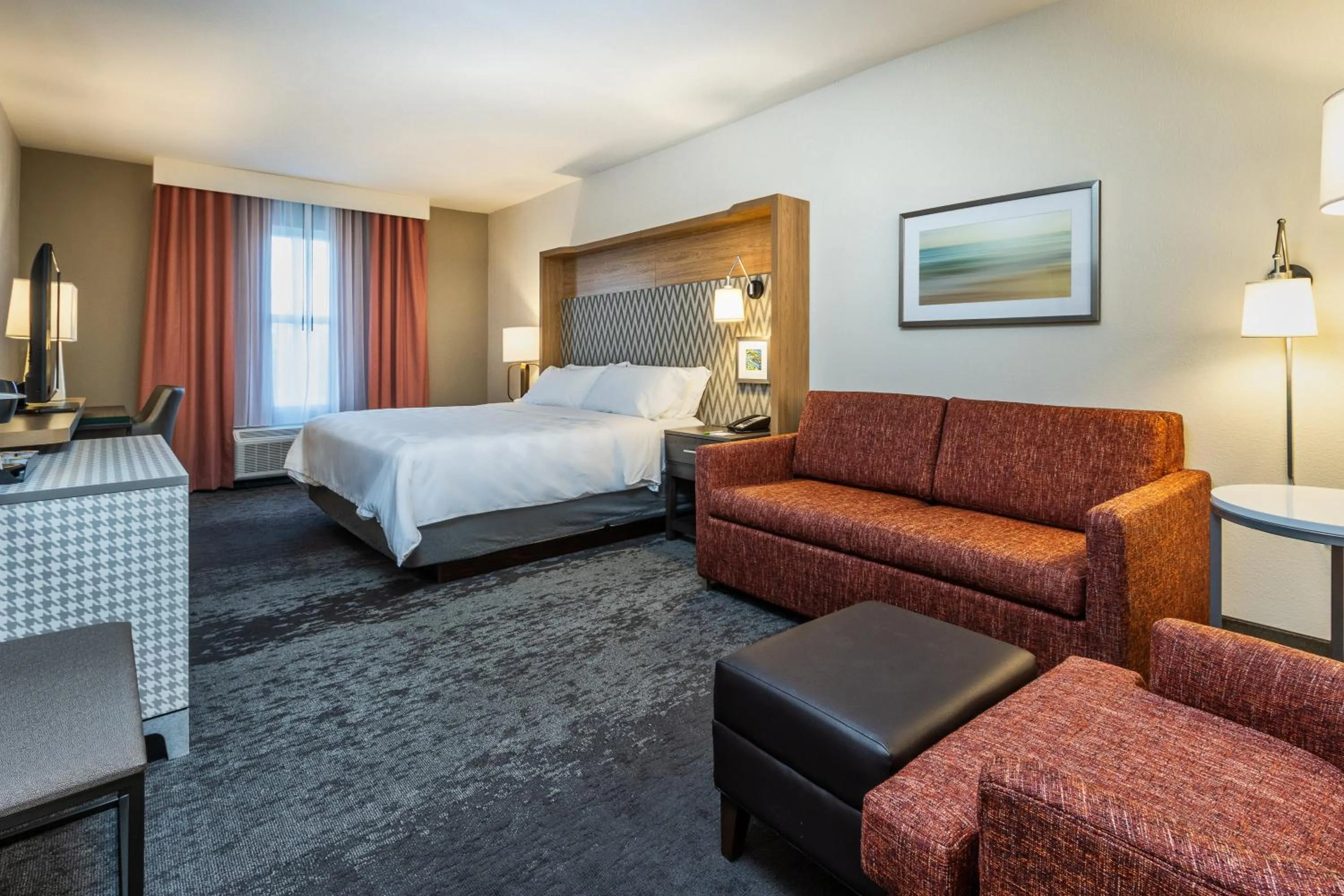 Bedroom, Bed in Holiday Inn Hotel & Suites Memphis-Wolfchase Galleria by IHG