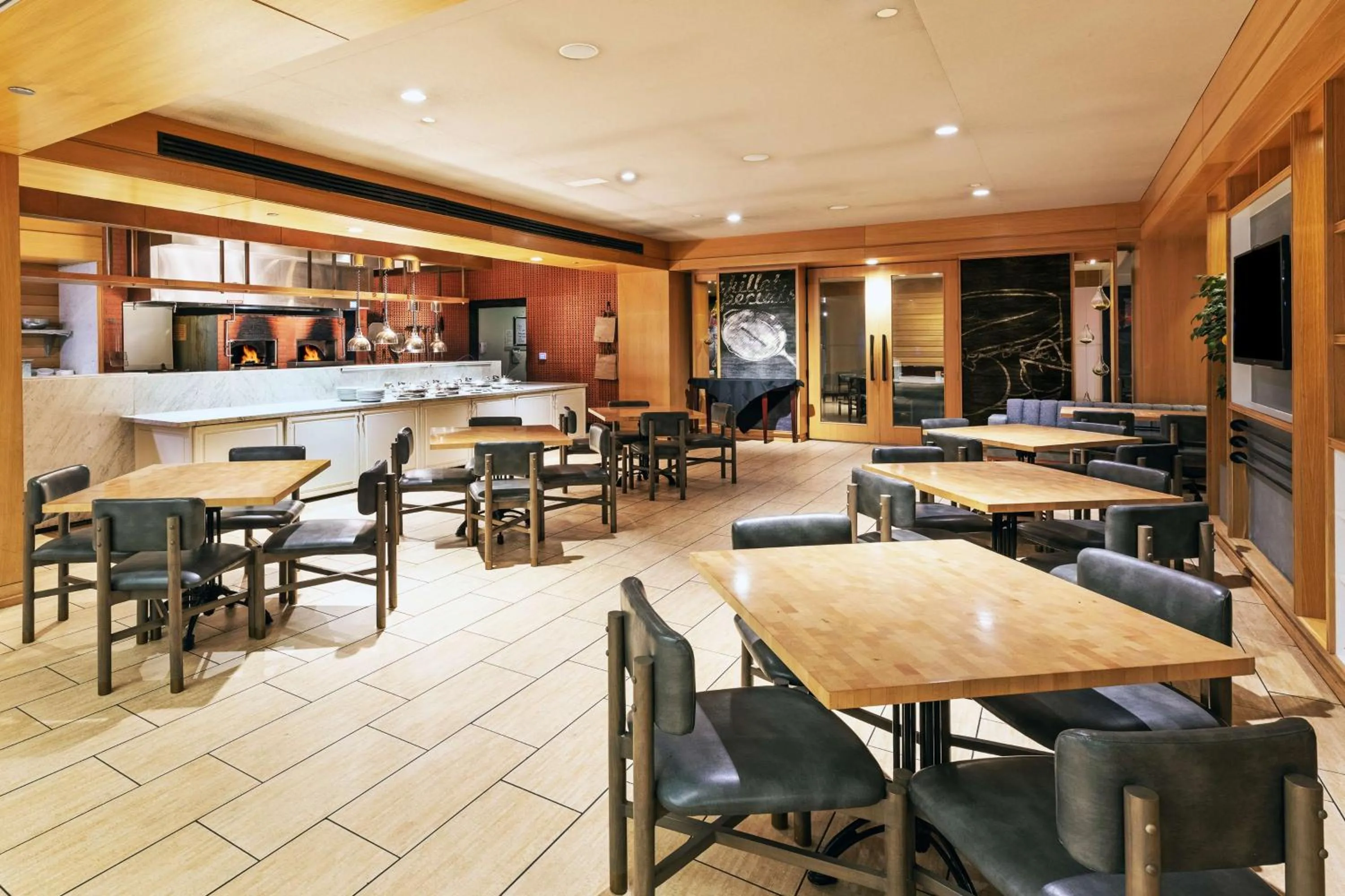 Restaurant/places to eat in DoubleTree by Hilton Tulsa Downtown