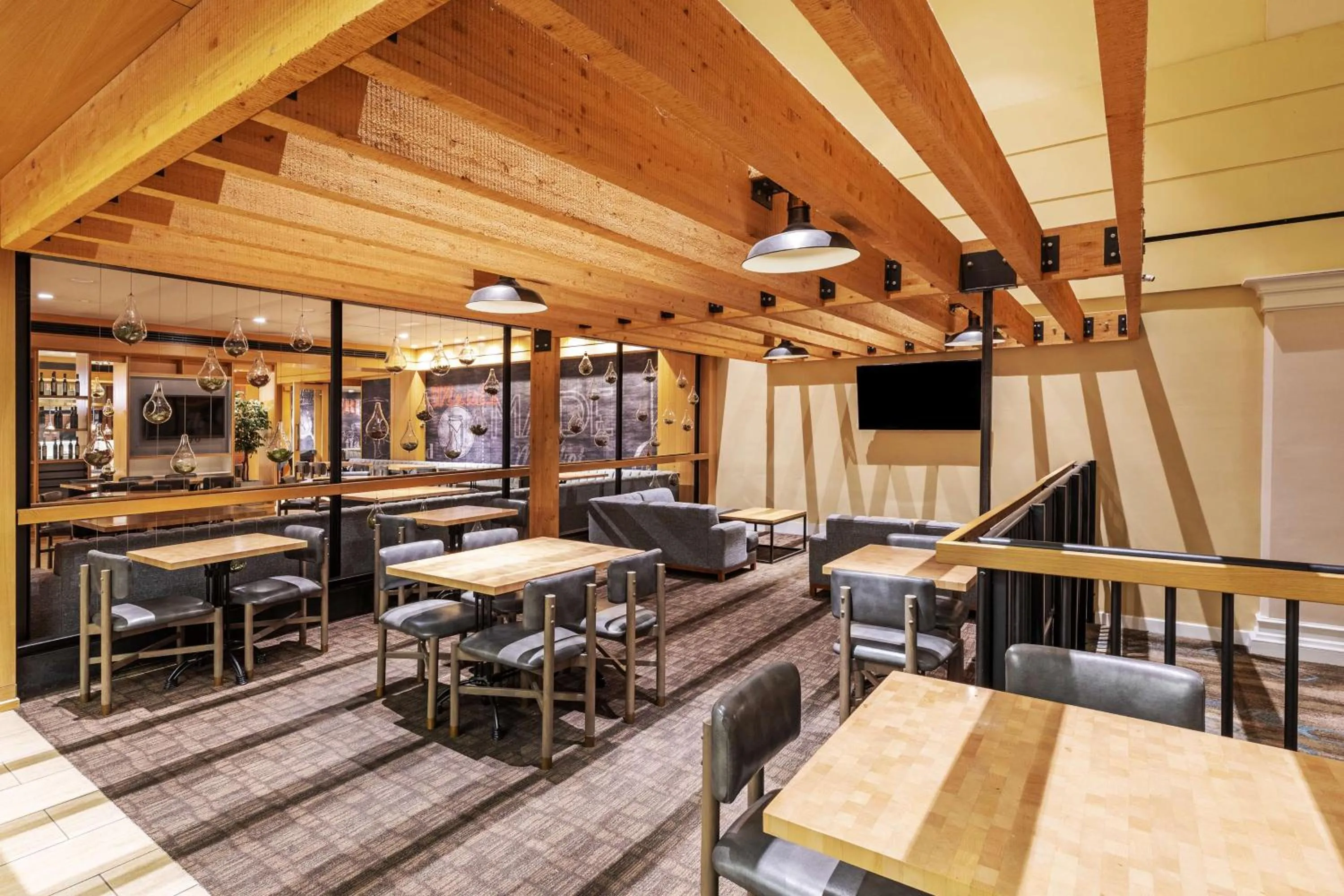 Restaurant/places to eat in DoubleTree by Hilton Tulsa Downtown