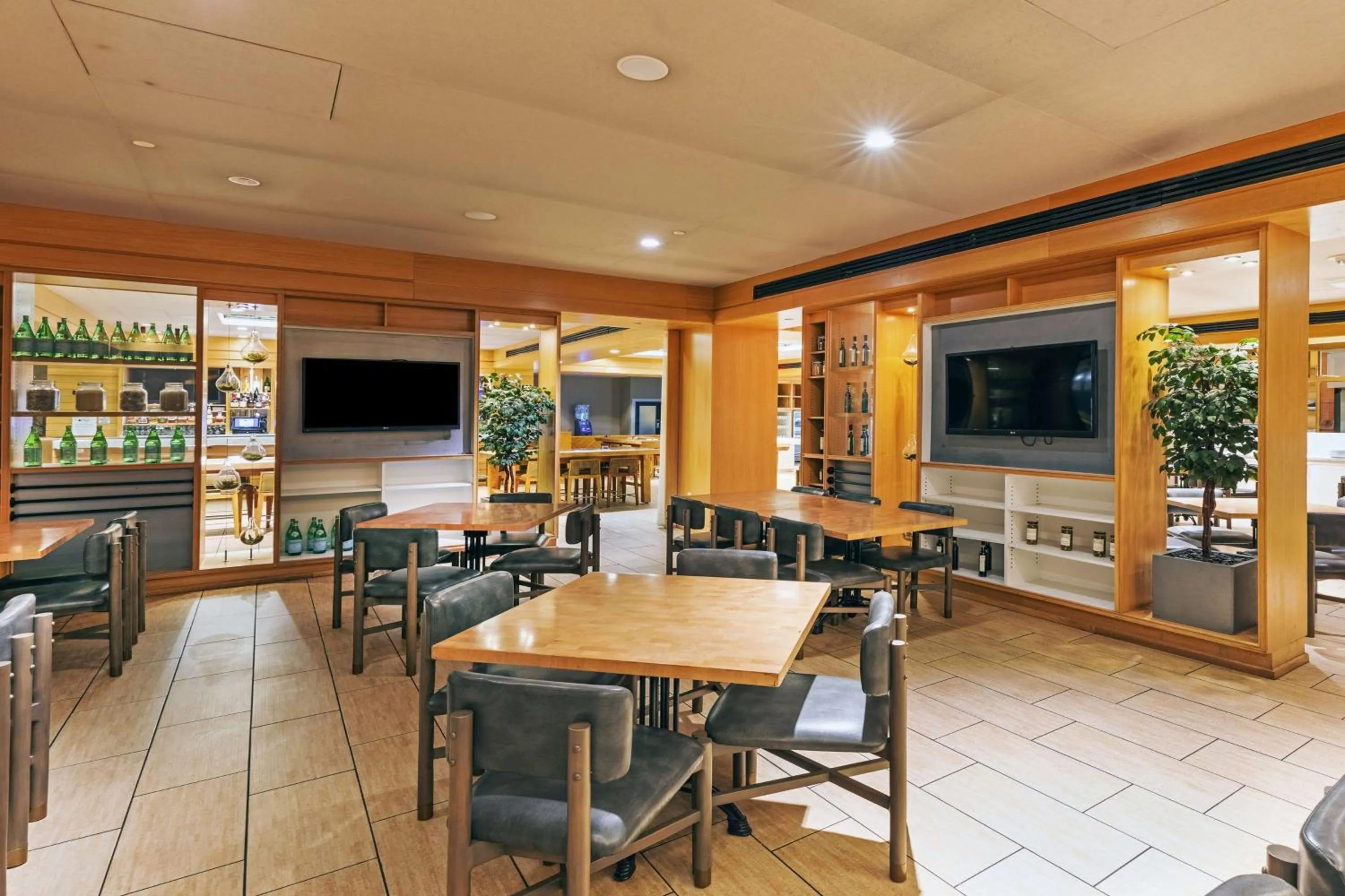 Restaurant/places to eat in DoubleTree by Hilton Tulsa Downtown