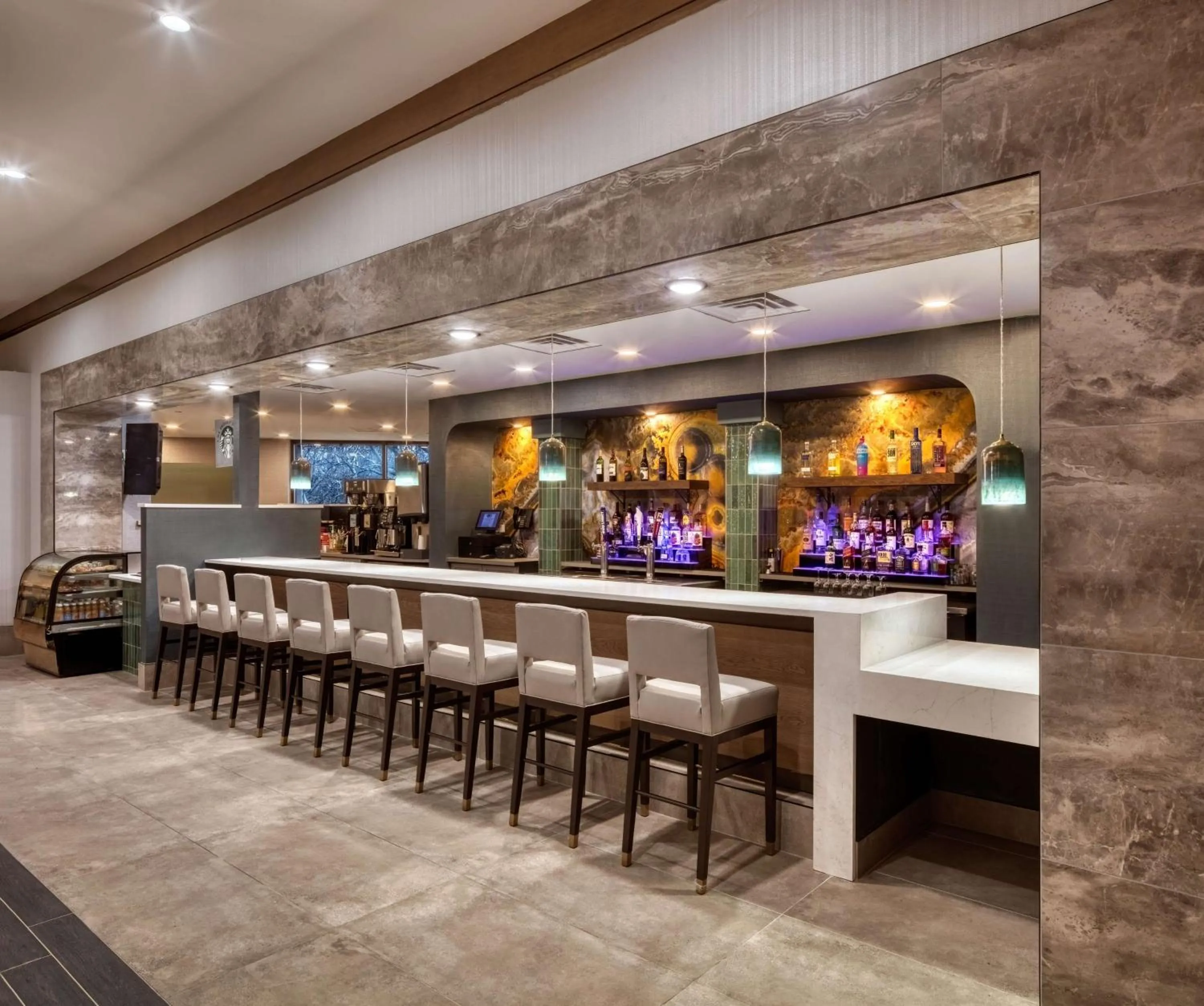 Restaurant/places to eat in DoubleTree by Hilton Tulsa - Warren Place