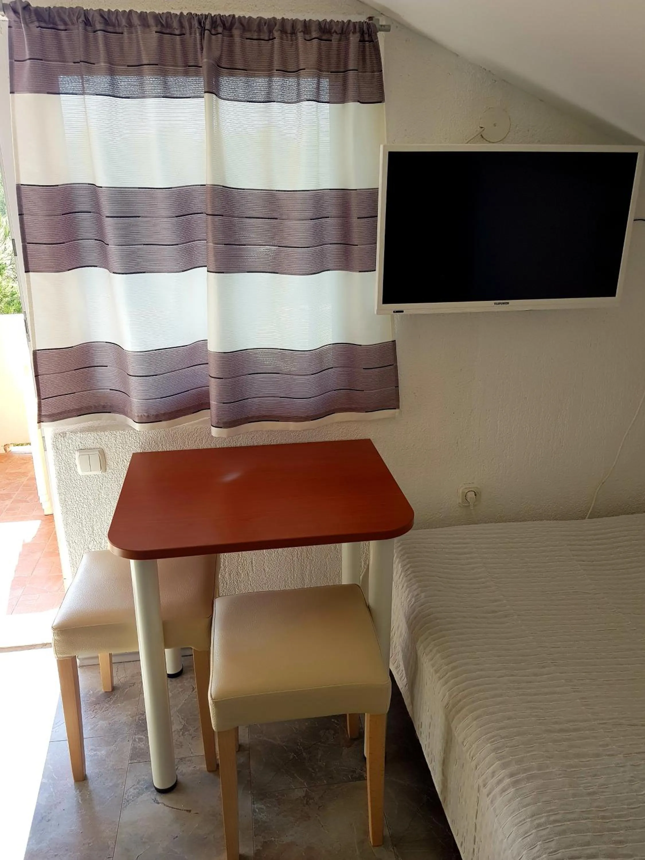 Communal lounge/ TV room, Bed in Apartments Marko