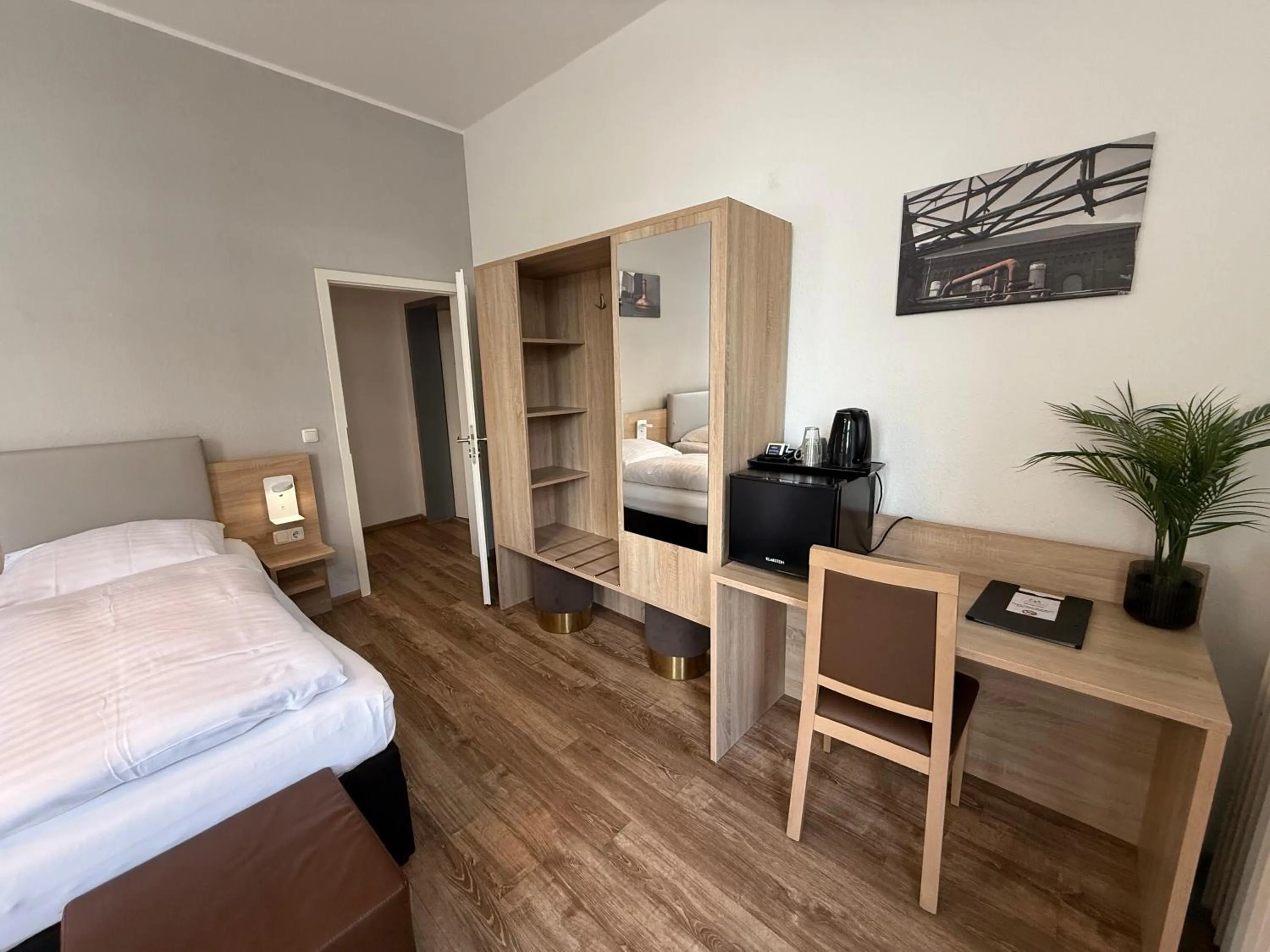 Bed in Central Hotel Duisburg