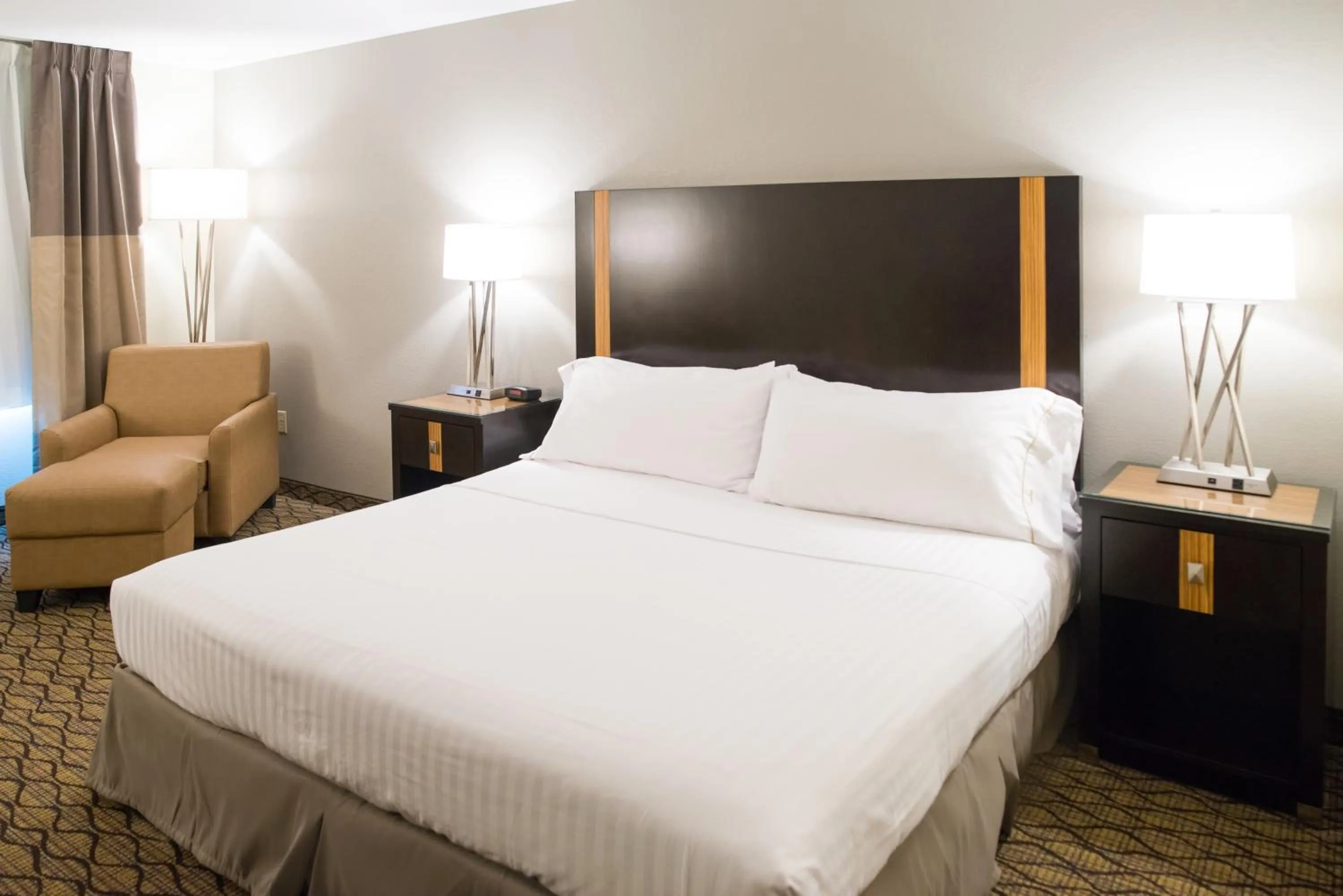 Photo of the whole room, Bed in Holiday Inn Express Hotel & Suites Chanhassen by IHG